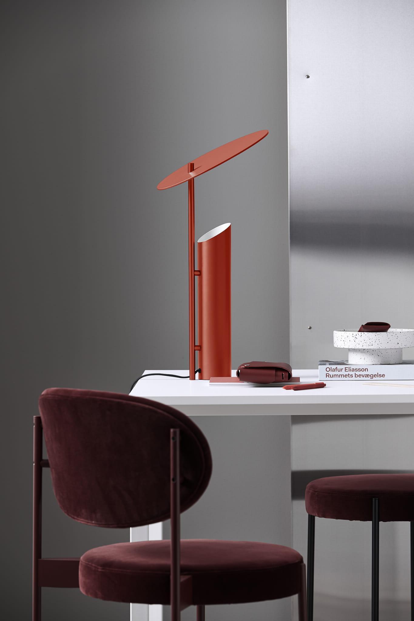 Lampa stołowa REFLECT czerwony Verpan Eye on Design
