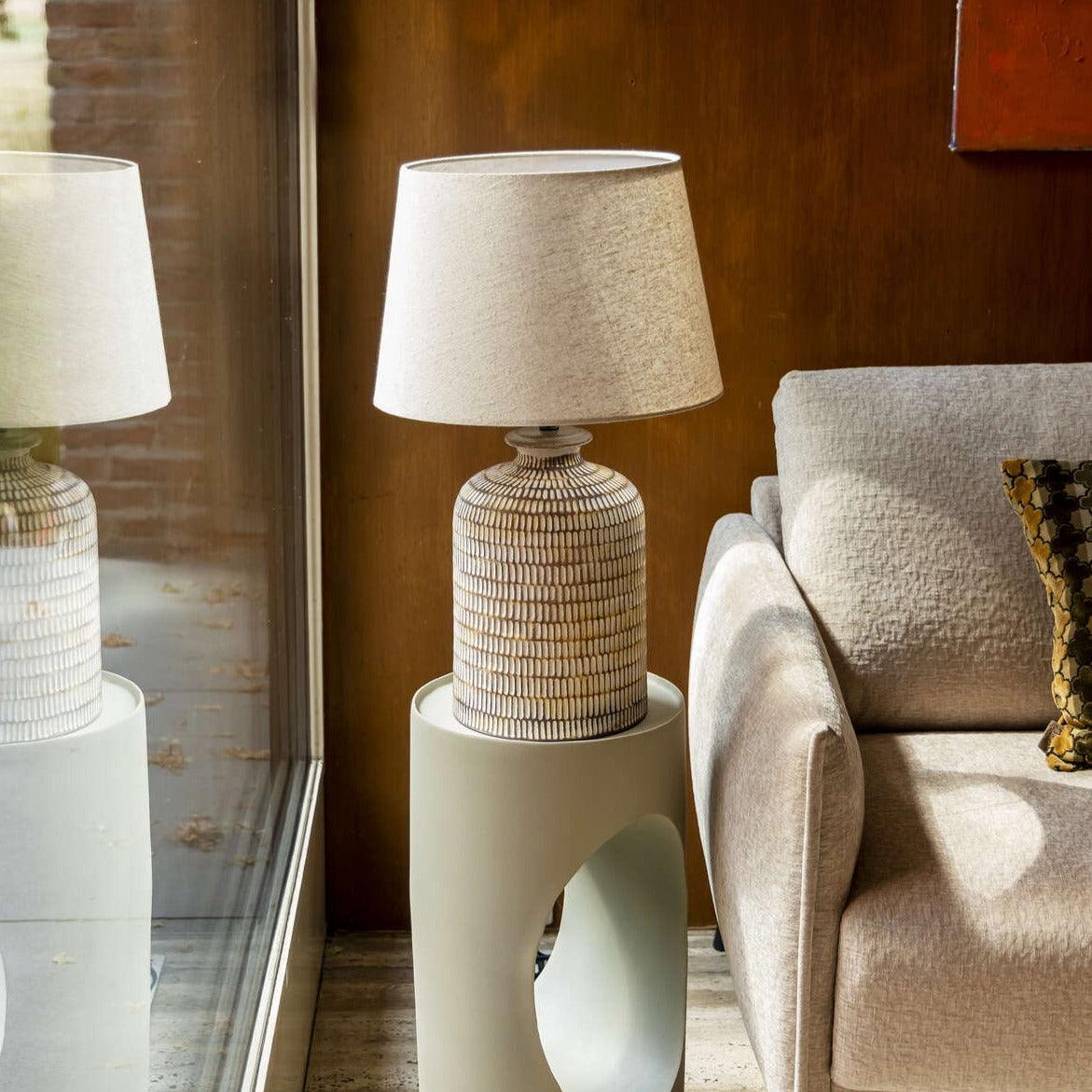 Lampa stołowa RUSSEL z kloszem lnianym Dutchbone Eye on Design