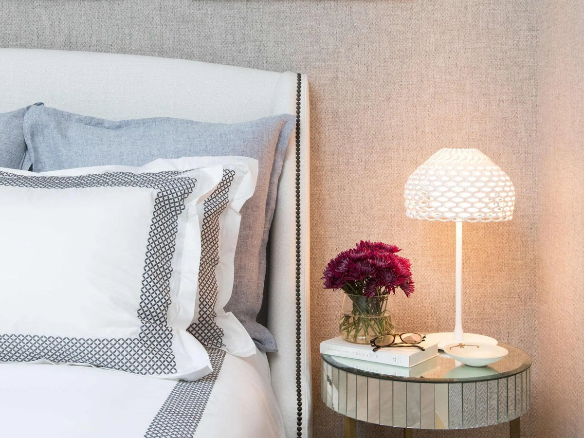 Lampa stołowa TATOU biały – styl nowoczesny