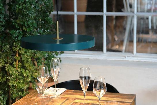 Lampa wisząca ASTERIA butelkowa zieleń UMAGE Eye on Design