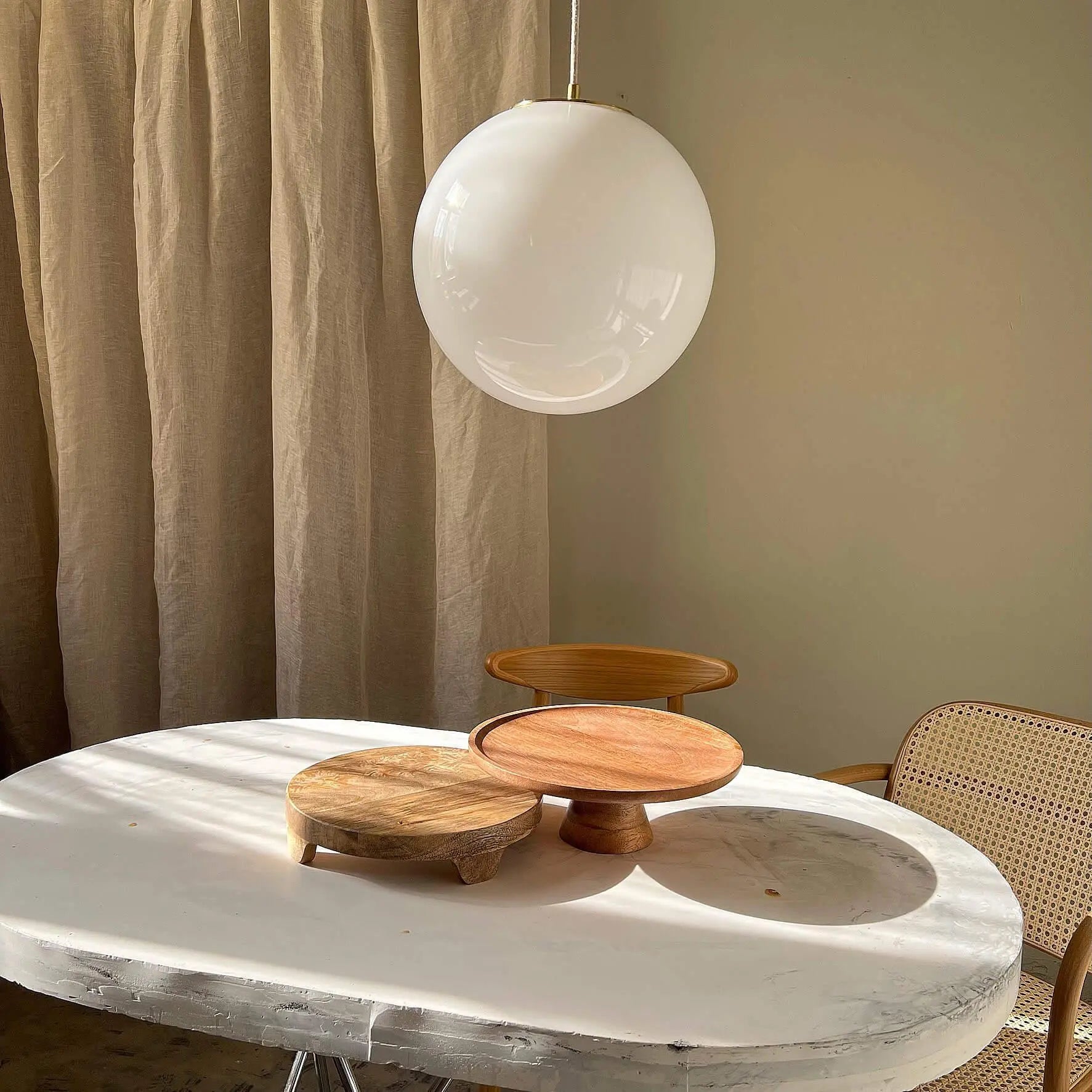 Lampa wisząca BIAŁA KULA nikiel – styl nowoczesny