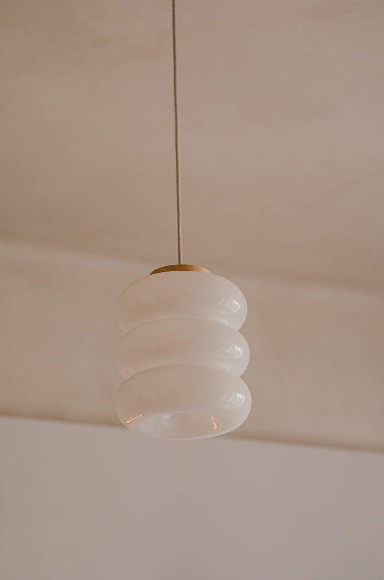Lampa wisząca BIBE mosiężny Embassy Interiors Eye on Design