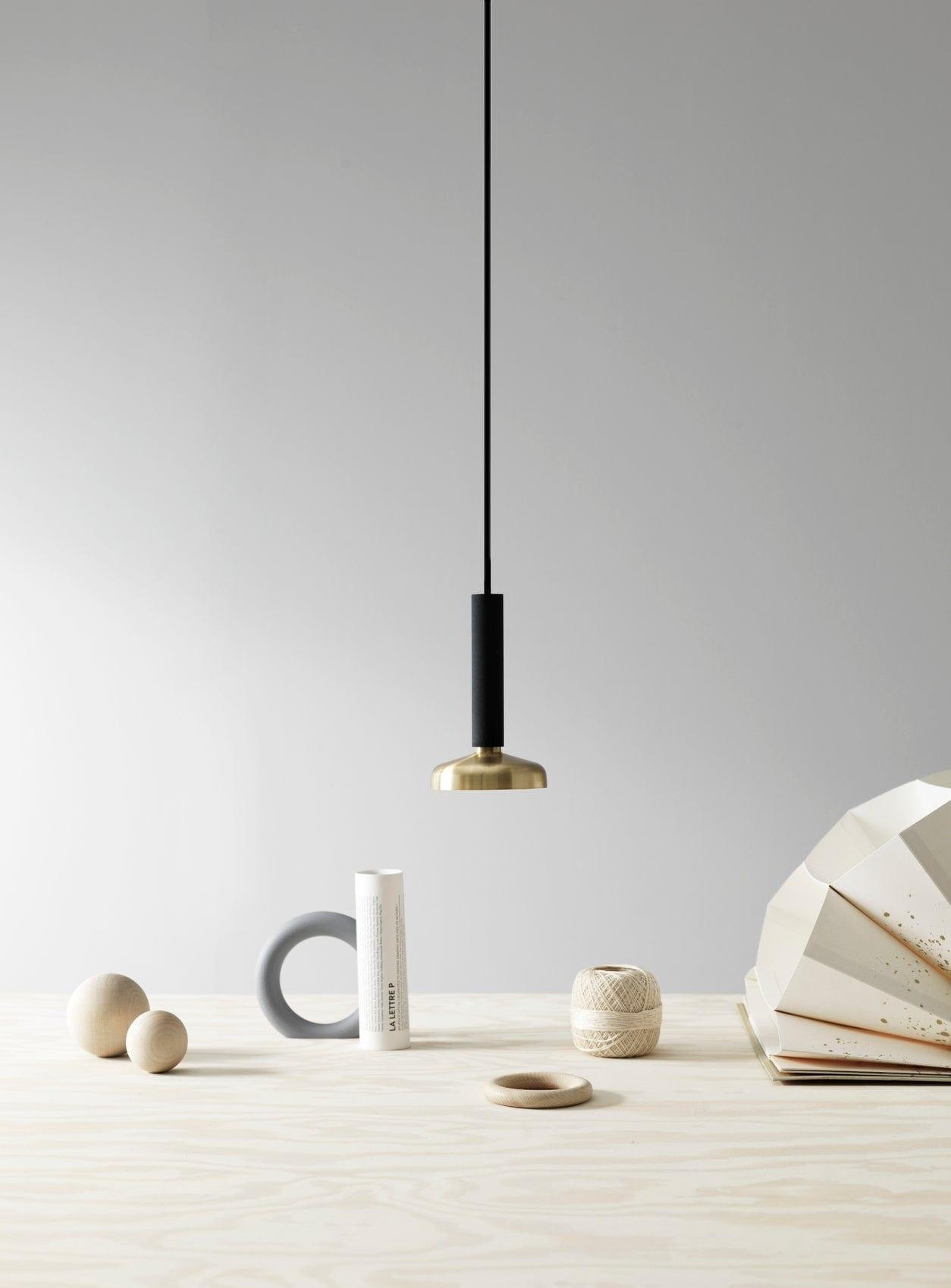 Lampa wisząca BLEND biały z mosiężnym wykończeniem Pholc Eye on Design