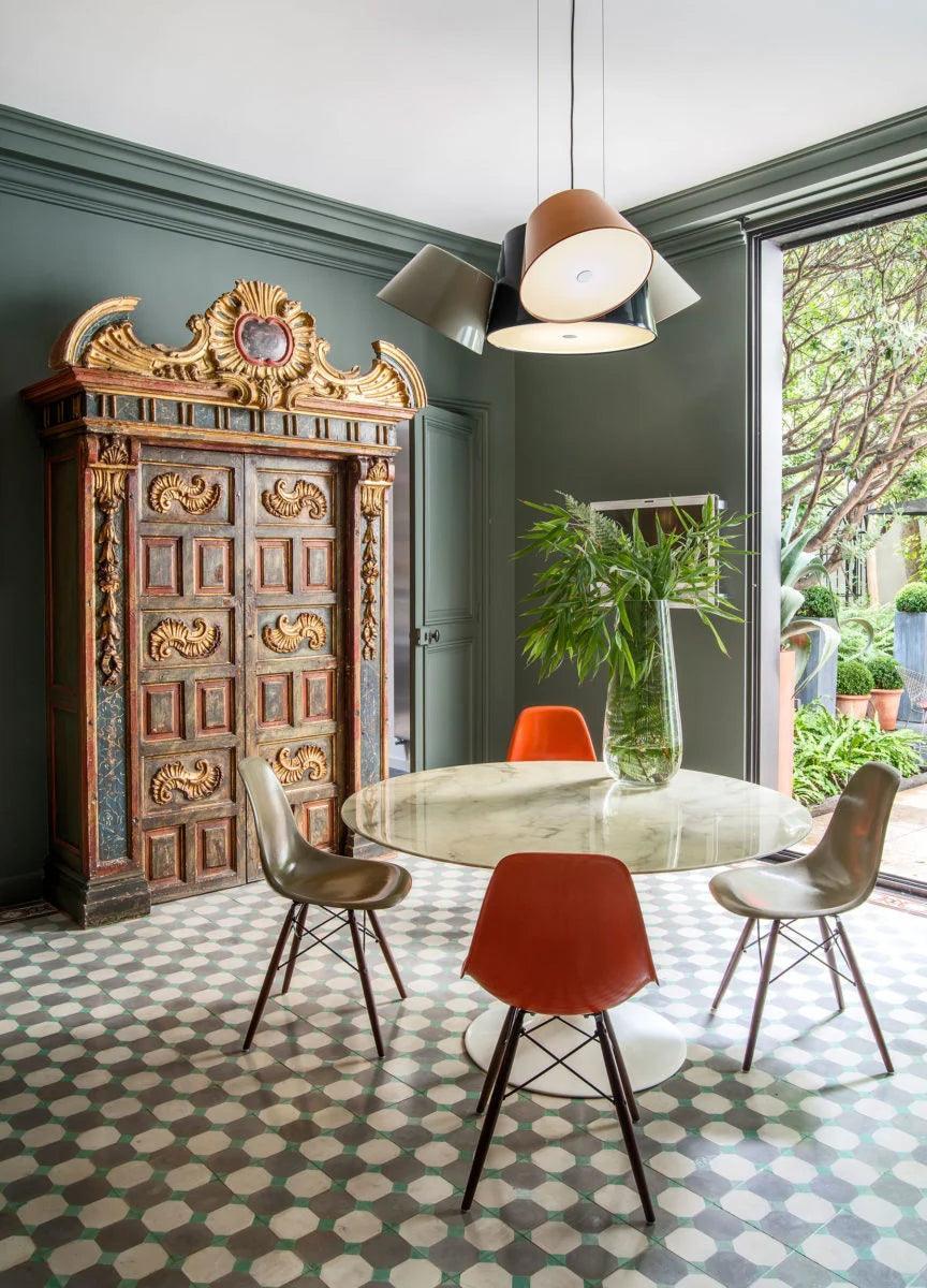 Lampa wisząca okrągła TAM TAM biały z pomarańczowymi kloszami Marset Eye on Design