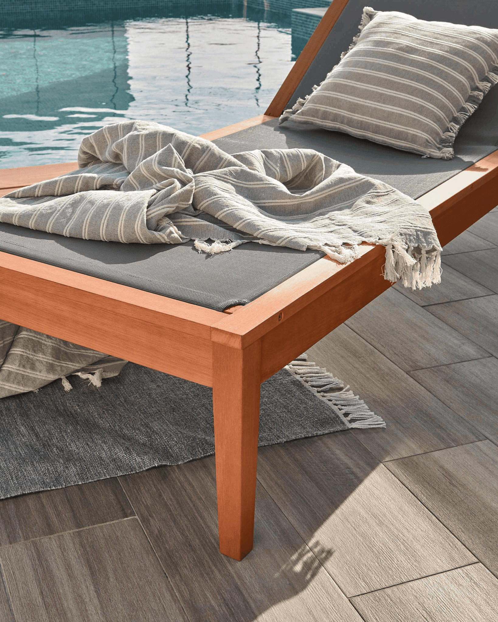 Leżak CATERIN szary La Forma Eye on Design