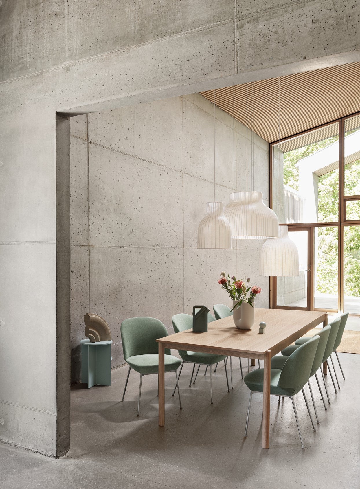 LINEAR Oak Wood Table