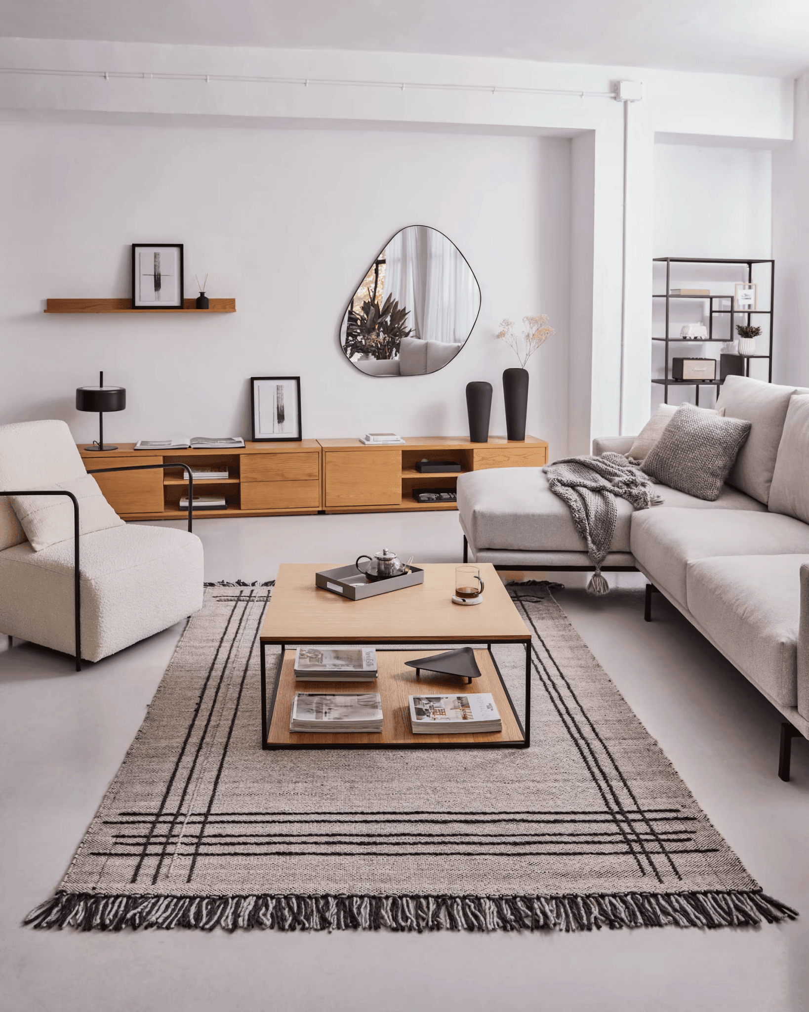 Lustro ANERA czarny metal La Forma Eye on Design