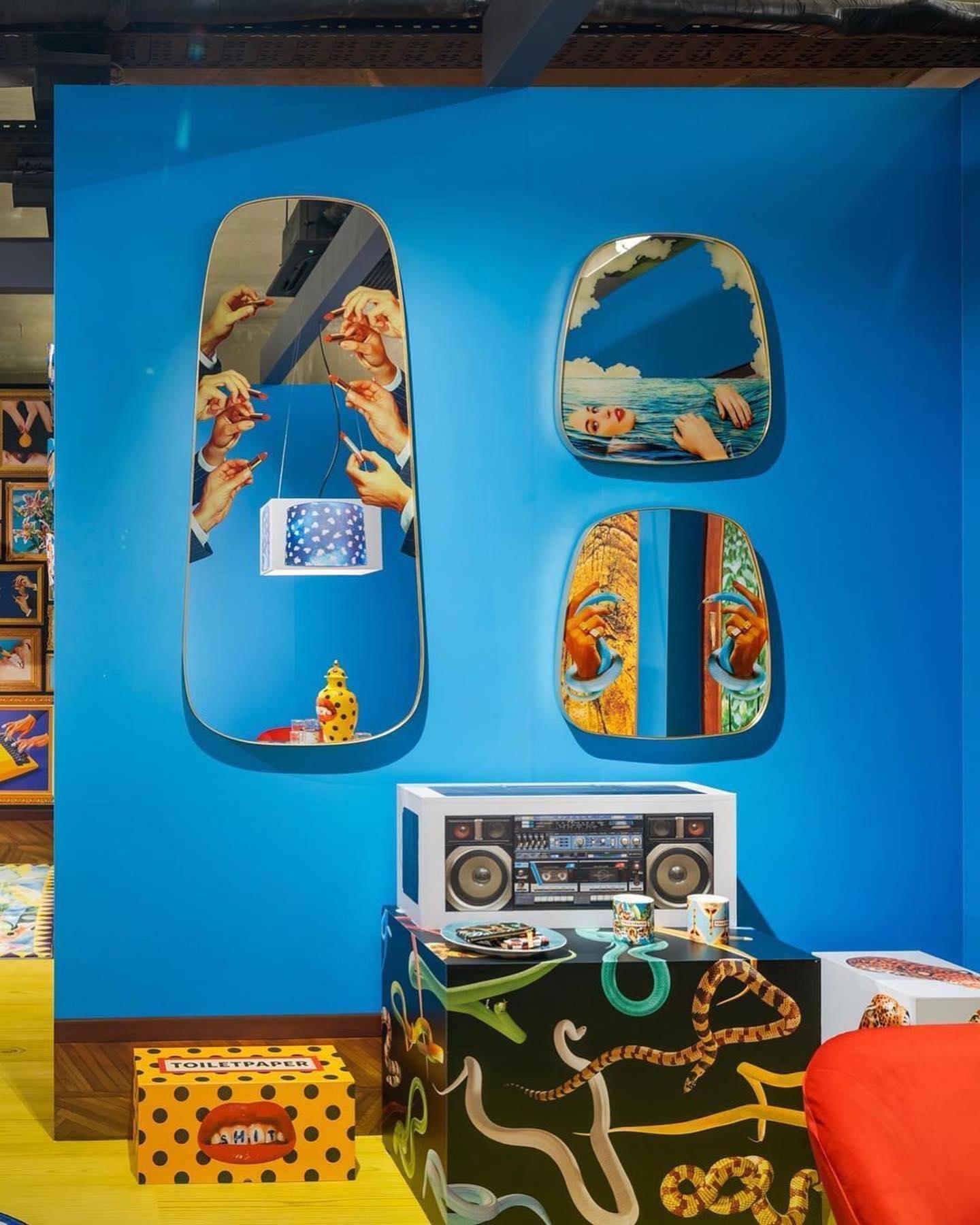 Lustro LIPSTICKS w złotej ramie Seletti Eye on Design