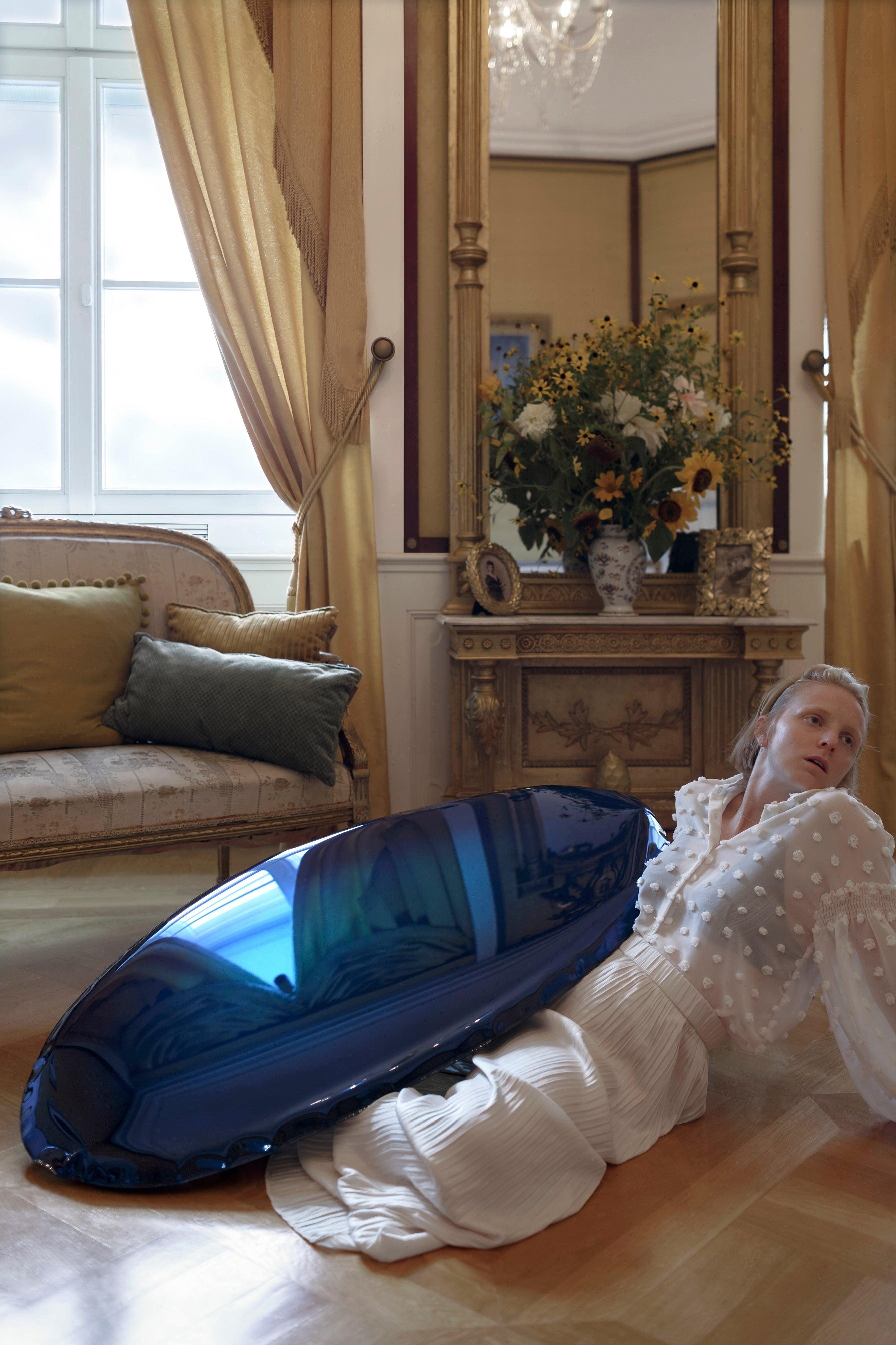 Lustro TAFLA O gradient kosmiczny błękit Zieta Studio Eye on Design