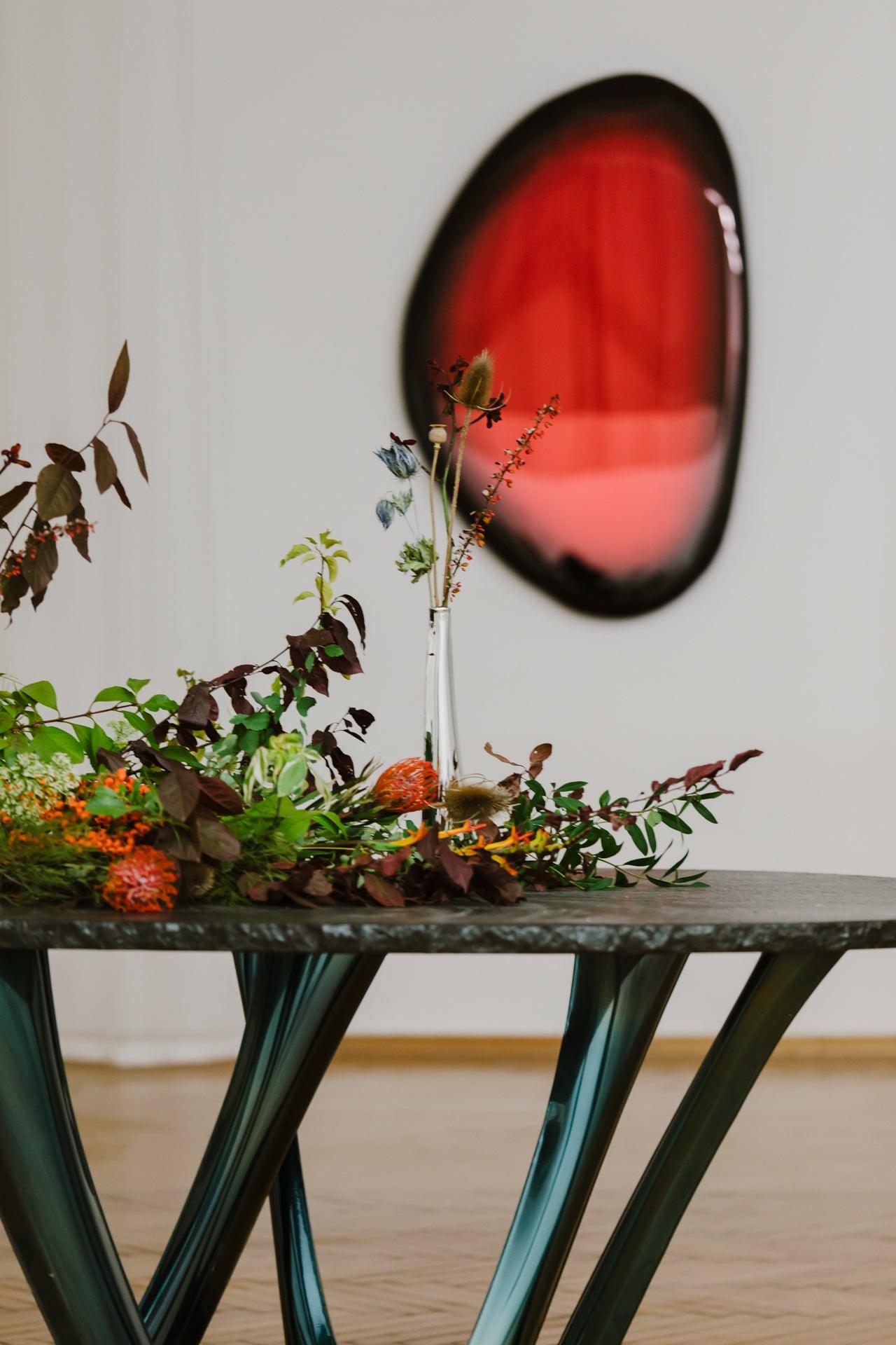 Lustro TAFLA O transitions czerwony rubin Zieta Studio Eye on Design