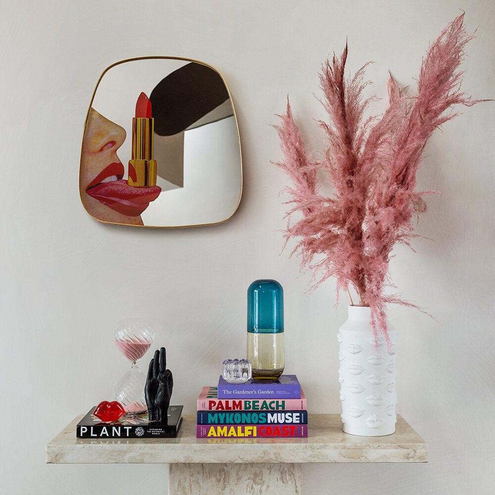 Lustro w kształcie łezki TONGUE w złotej ramie Seletti Eye on Design