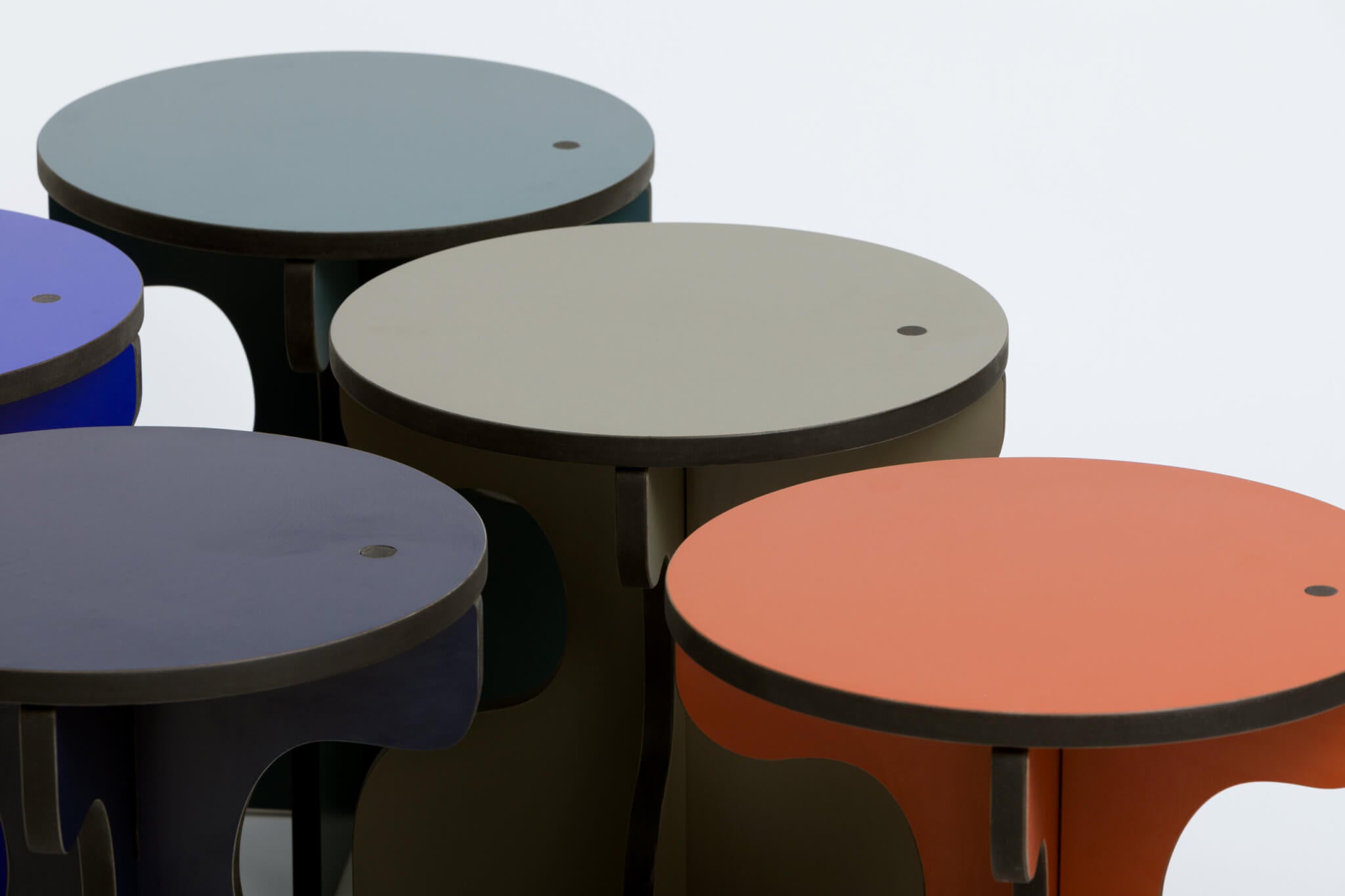 MAREE Table Gray-Green