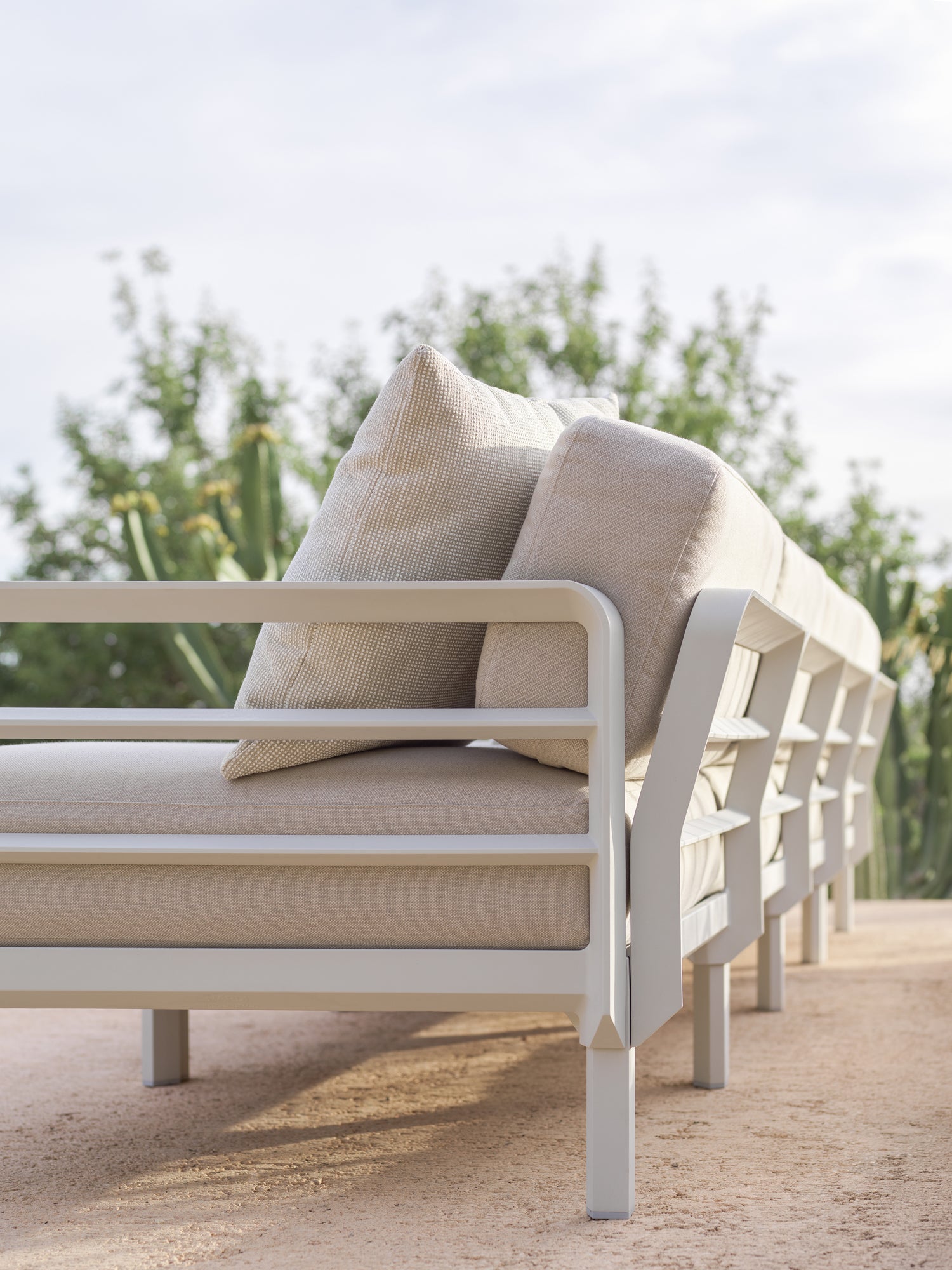 MAXIMO 5 Modular Outdoor Corner Sofa in Gray with Chalk Base