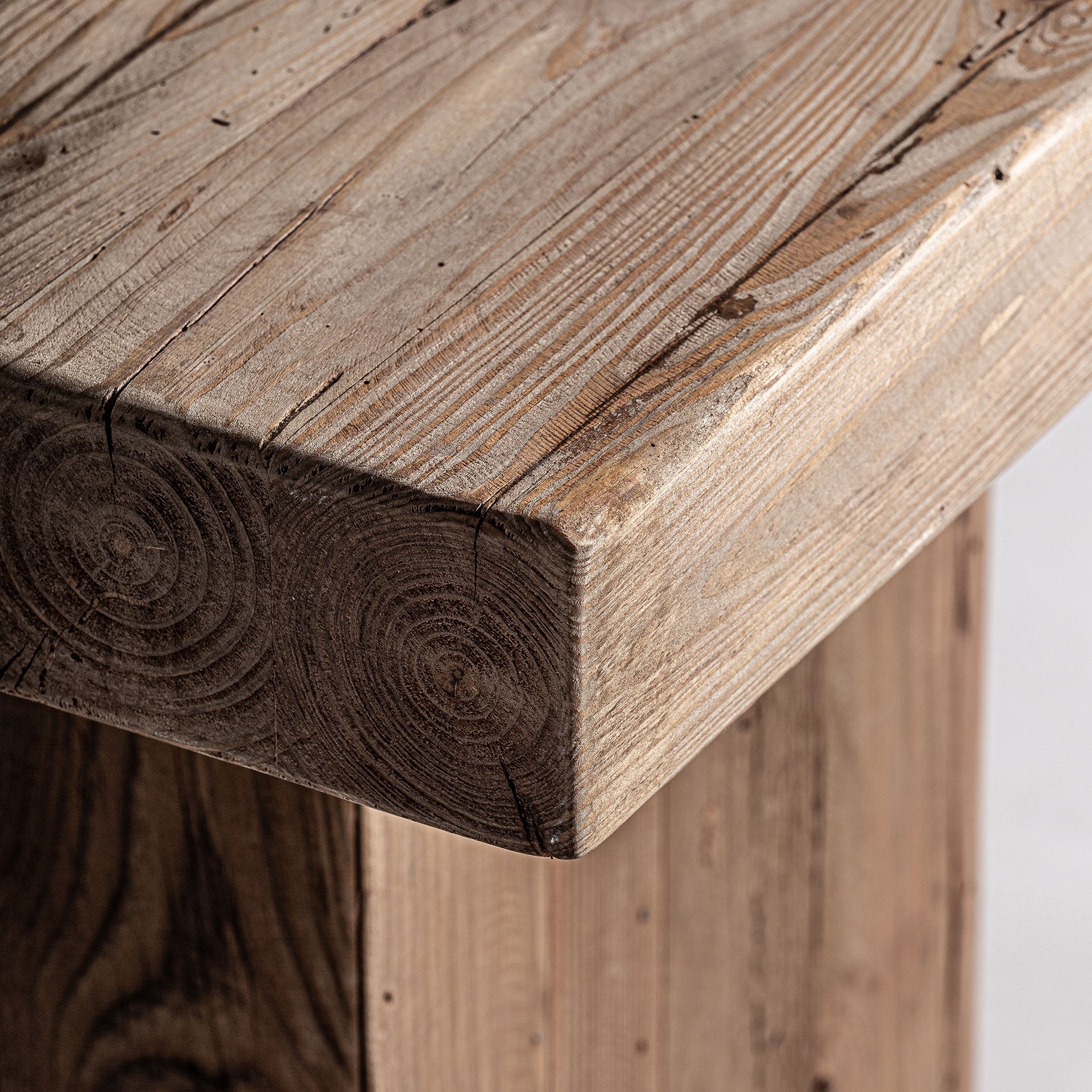 Bijzettafel BREIVE gerecycled grenenhout