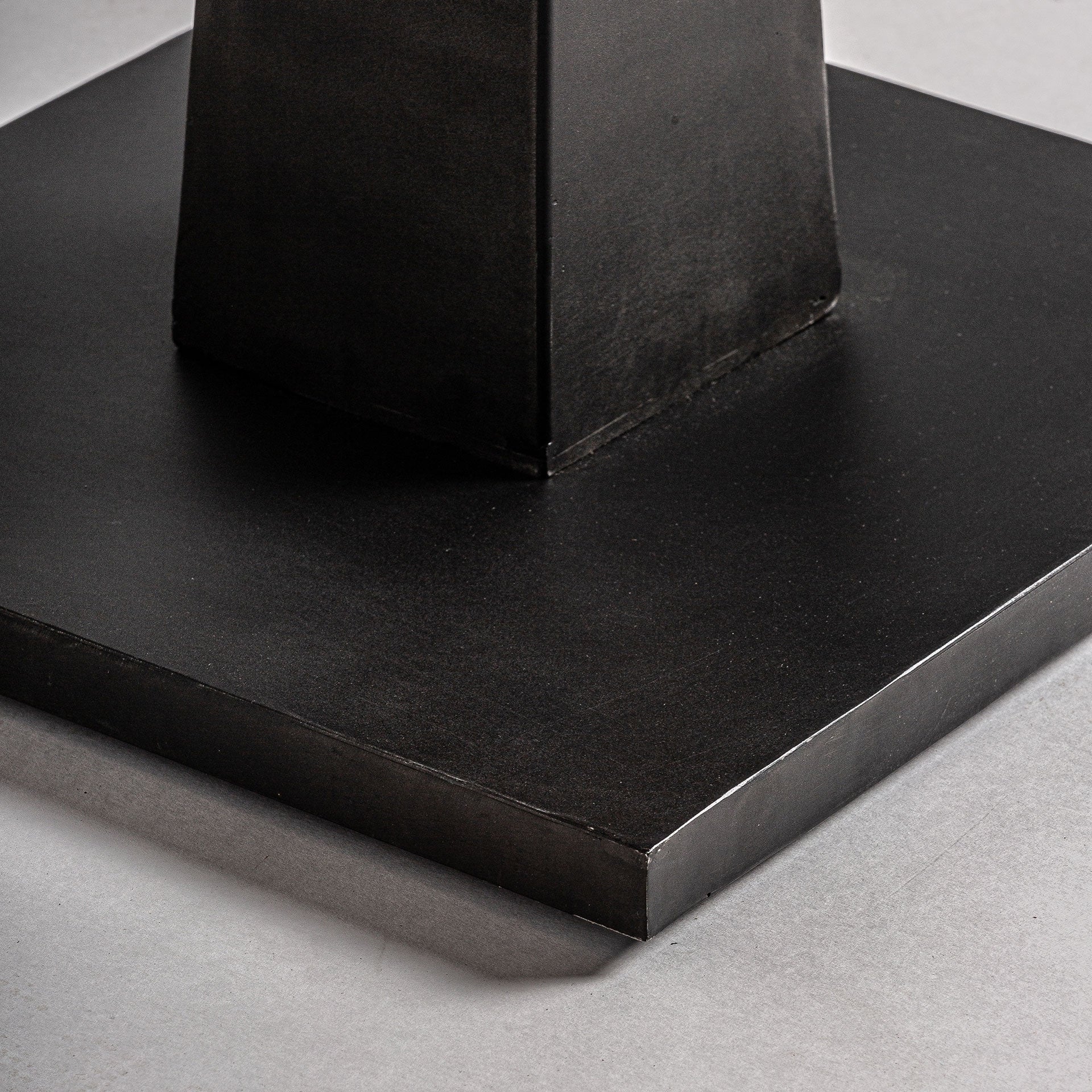 BUGLE Bar Table in Mango Wood with Black Base
