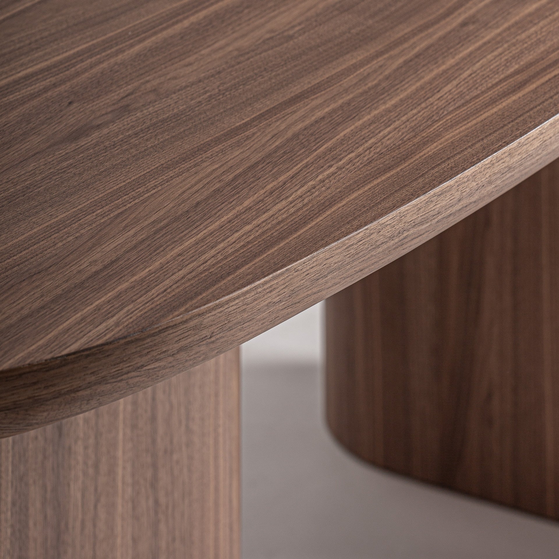 Acièra tafel in notenhout