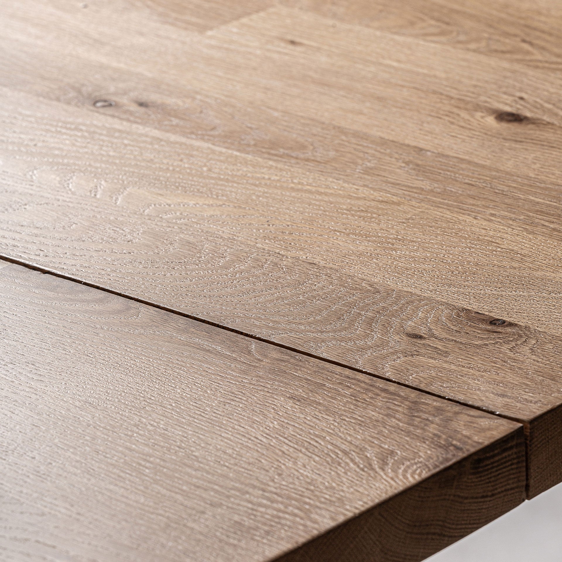 NARA Table in Oak Wood with Black Base