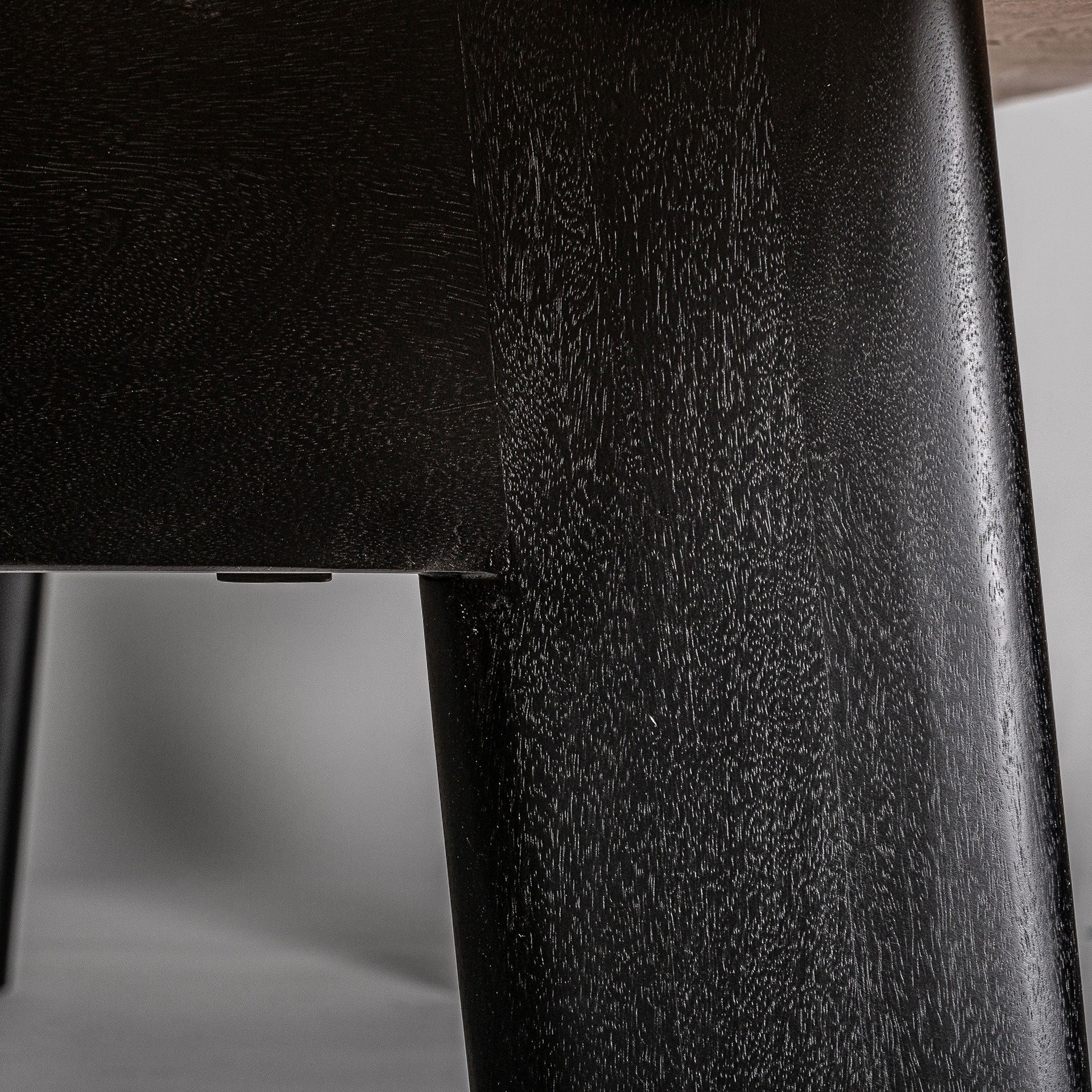 NARA Table in Oak Wood with Black Base