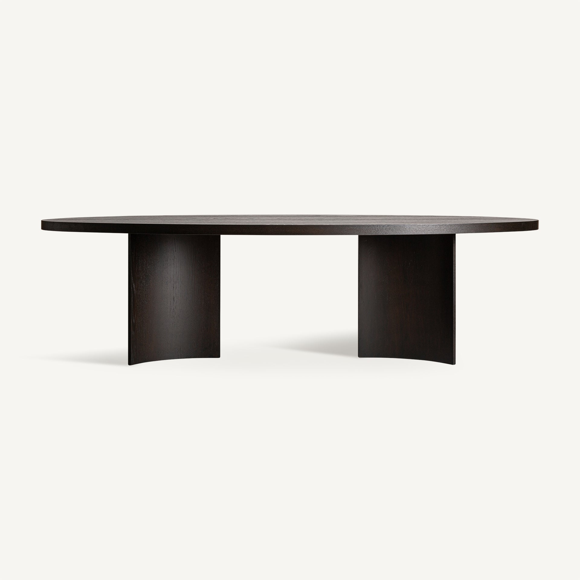 Ovale tafel NEUVIC donker eikenfineer