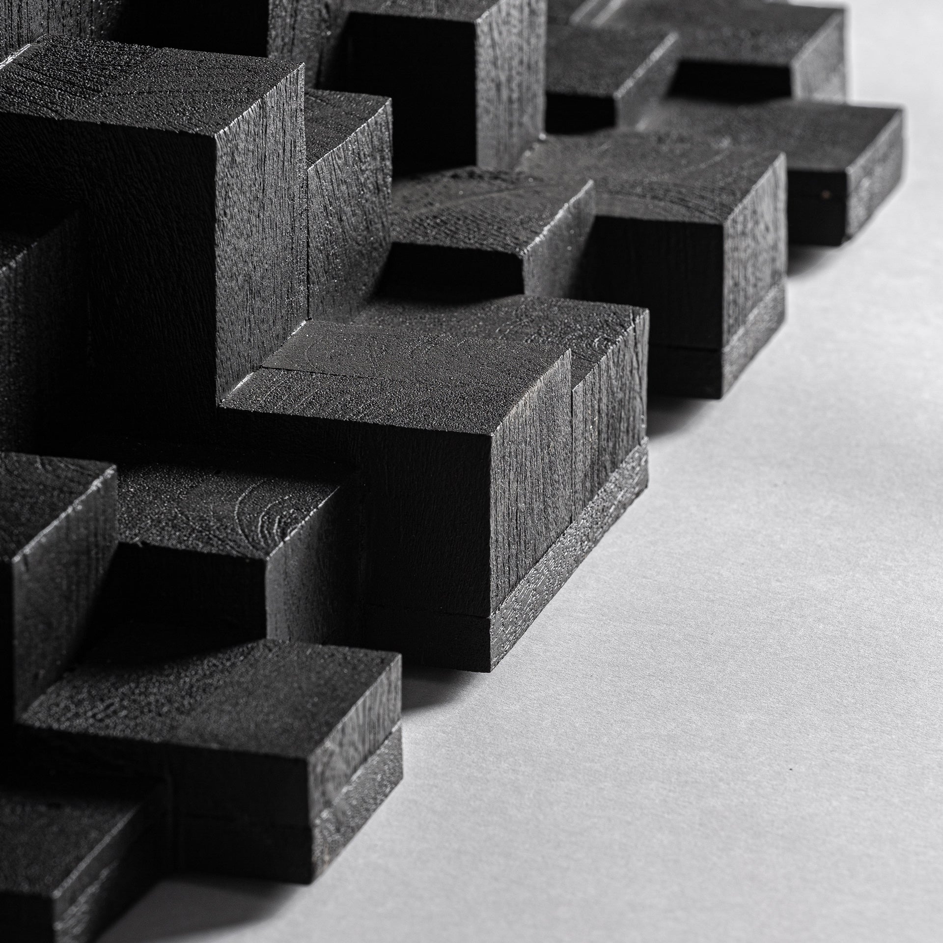 PÈTRIA Table Black Mango Wood