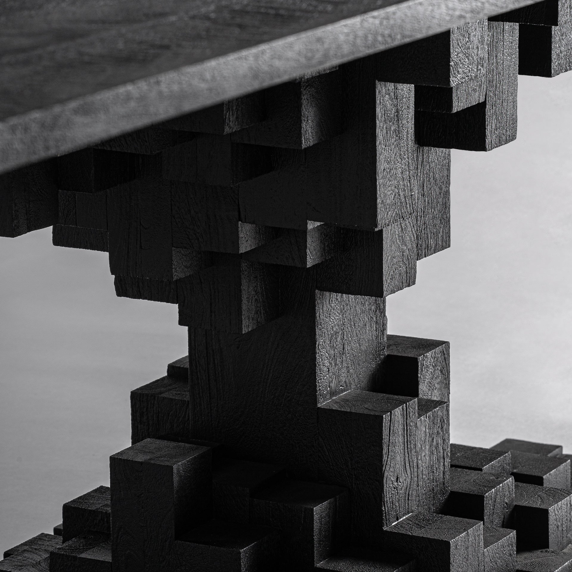 PÈTRIA Table Black Mango Wood