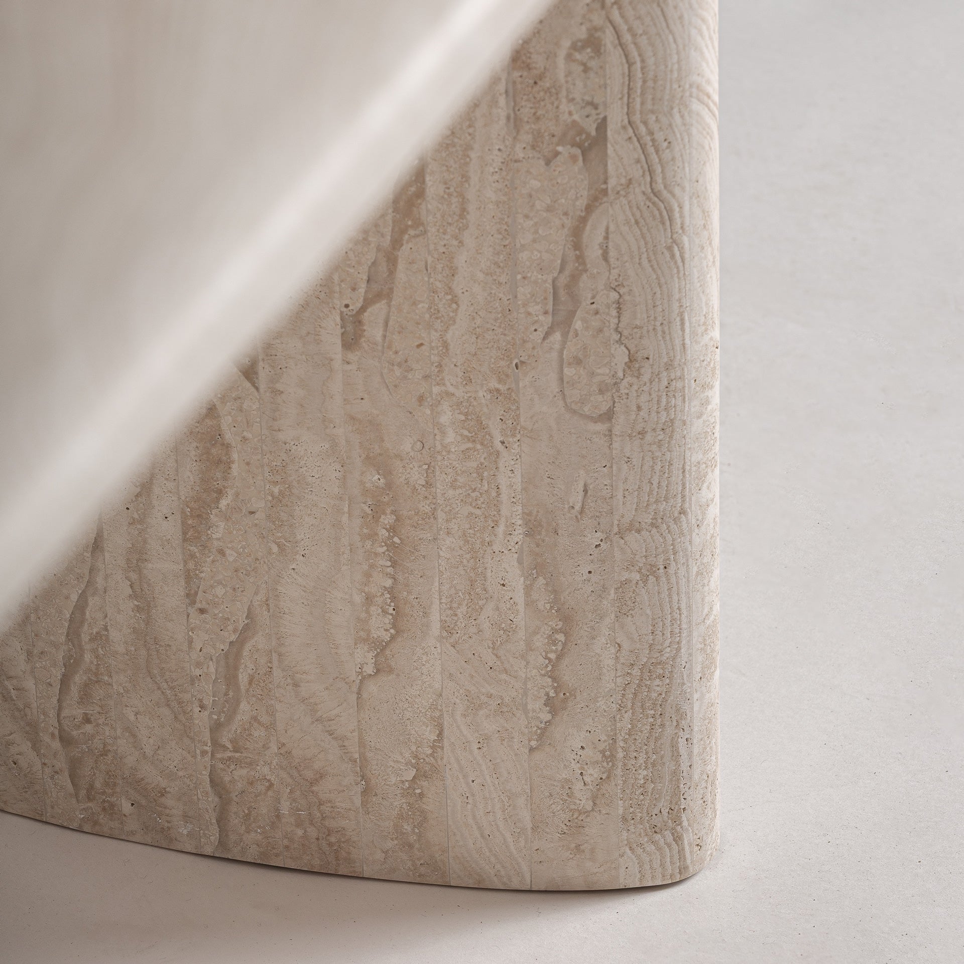 THIENNES Table Broken White Travertine