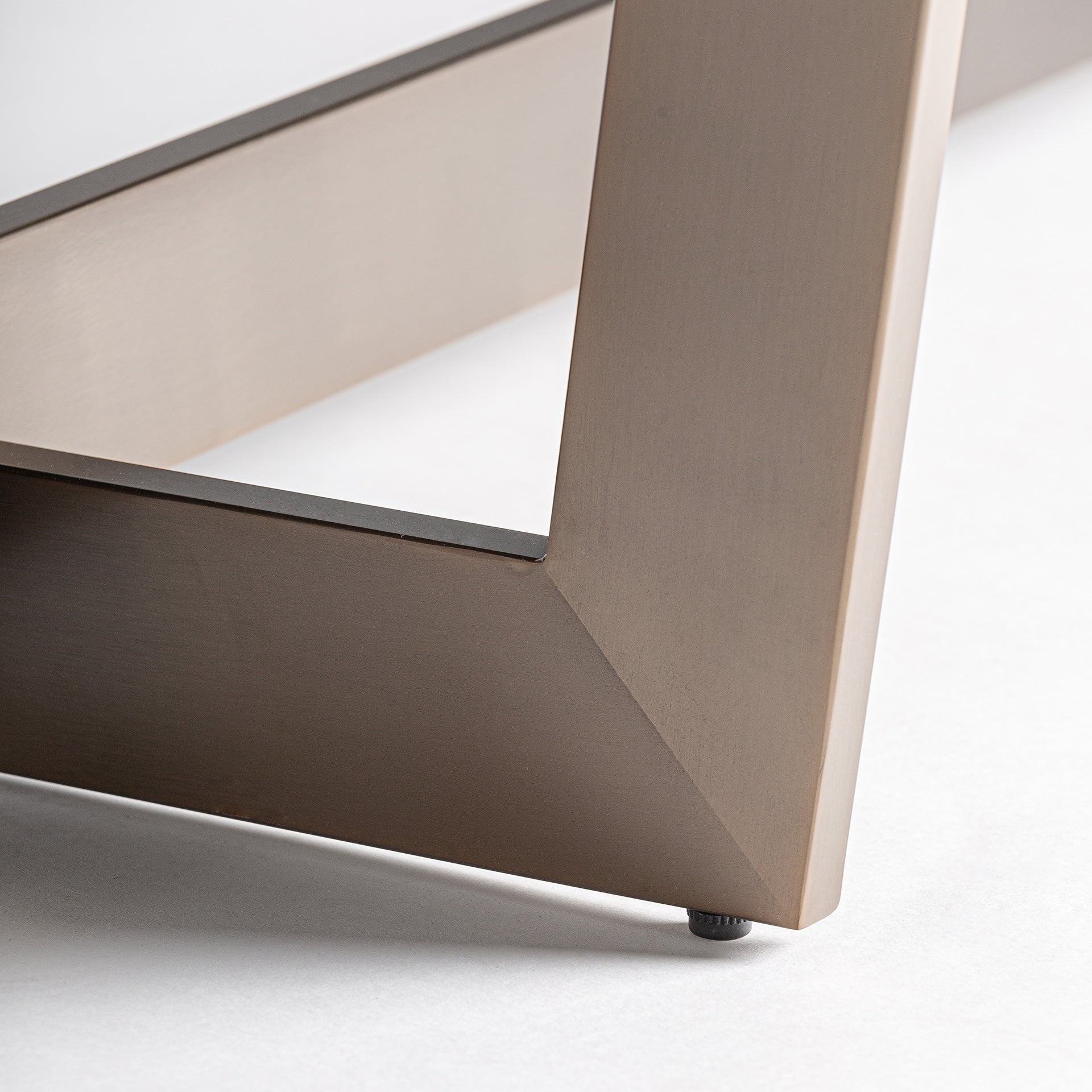 Tafel TREMP porselein met een bruine basis