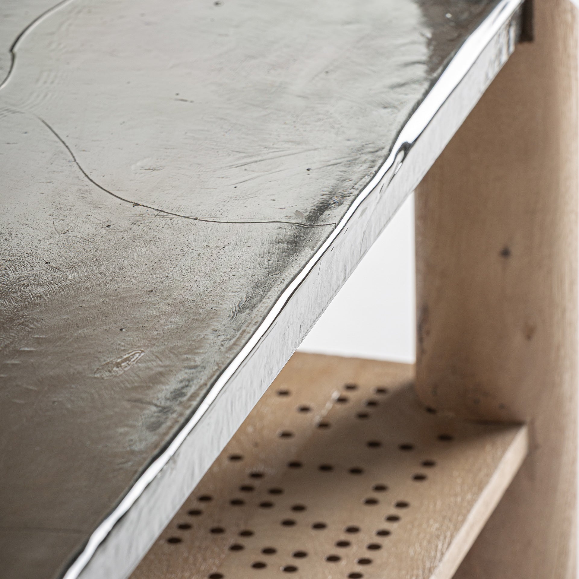 Kaffeetisch JACQUARD aus Mangoholz mit Glasplatte