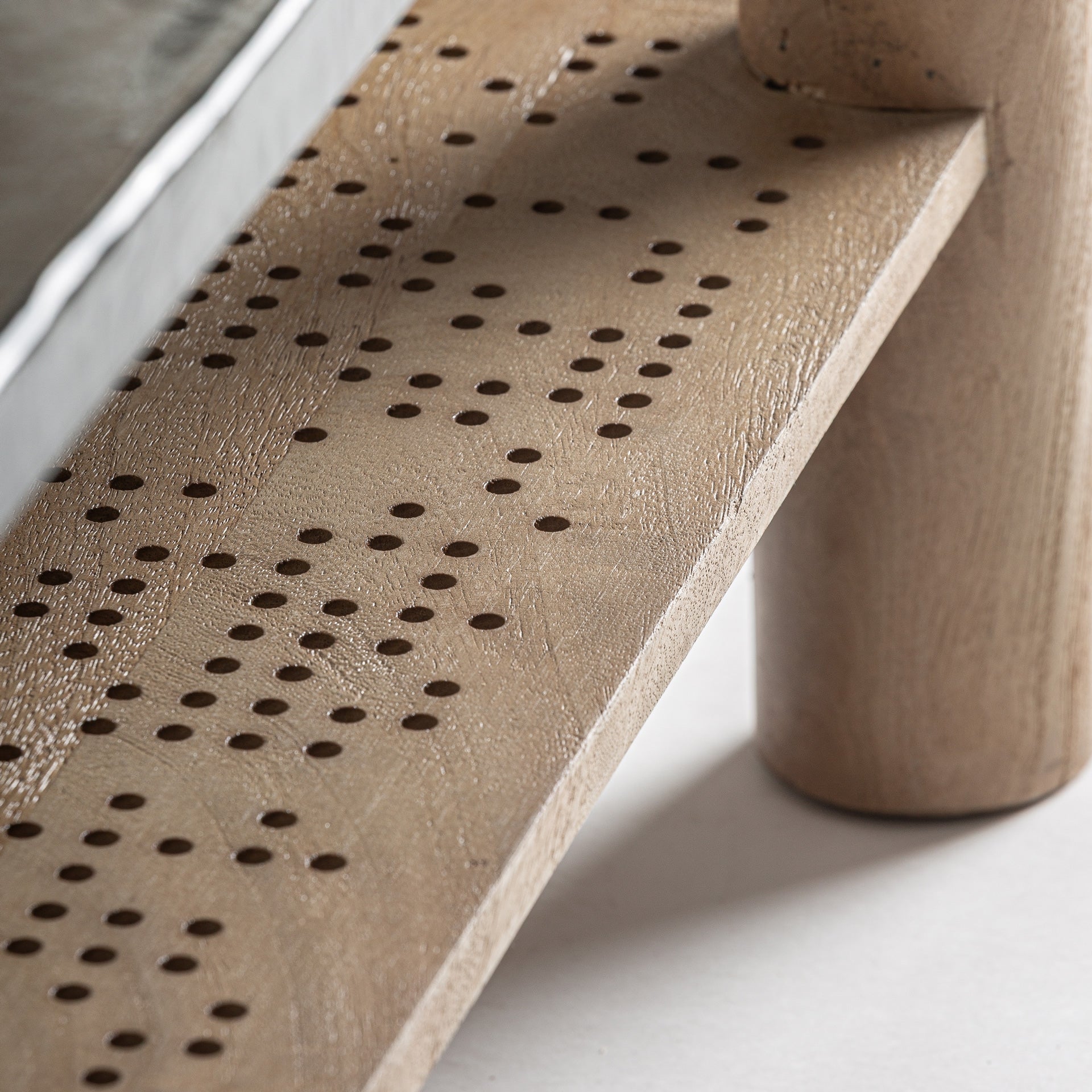 Kaffeetisch JACQUARD aus Mangoholz mit Glasplatte