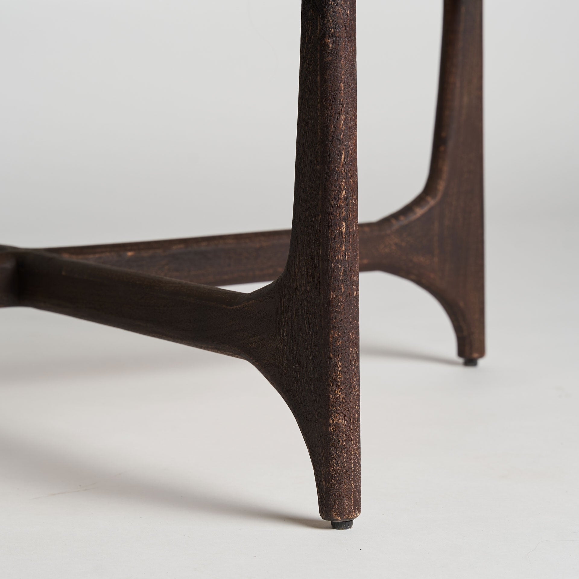 Kaffeetisch NOSSEN aus Mangoholz mit Glasplatte