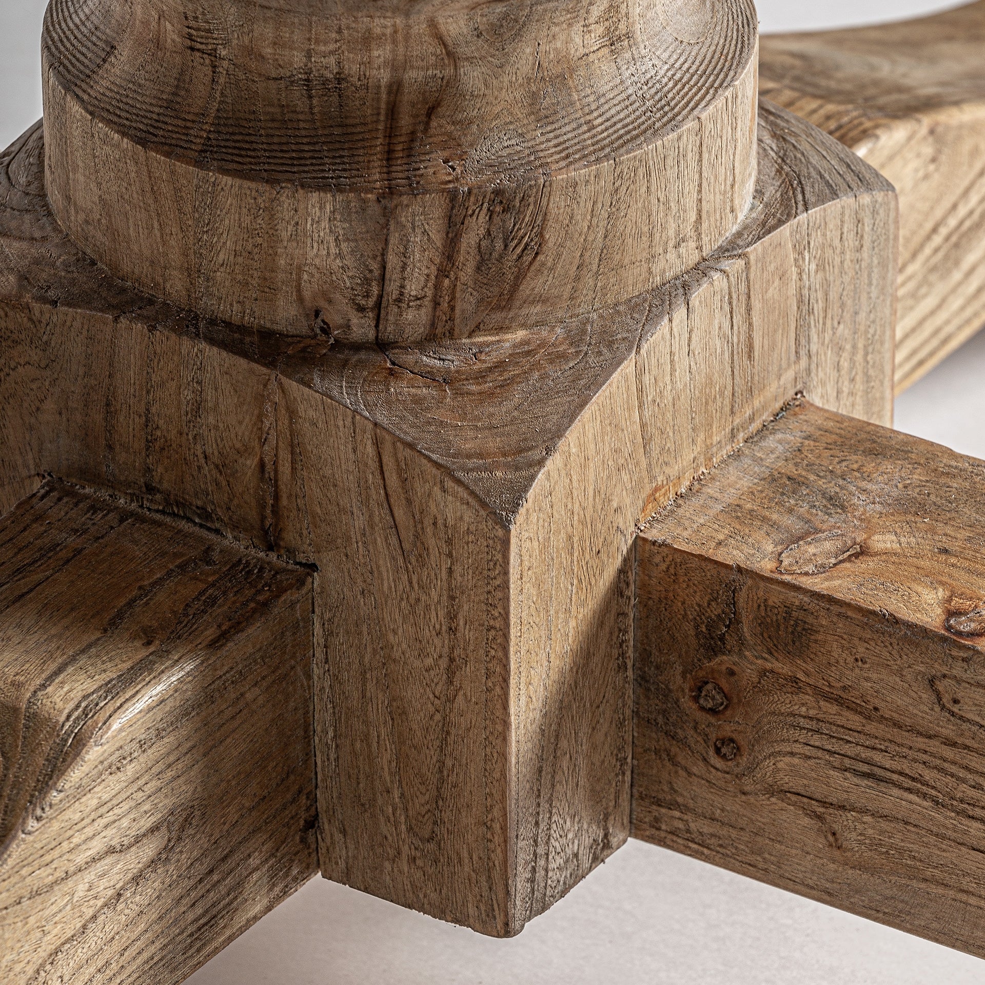 Ronde uitschuifbare tafel SONVIGO van gerecycled wilgenhout