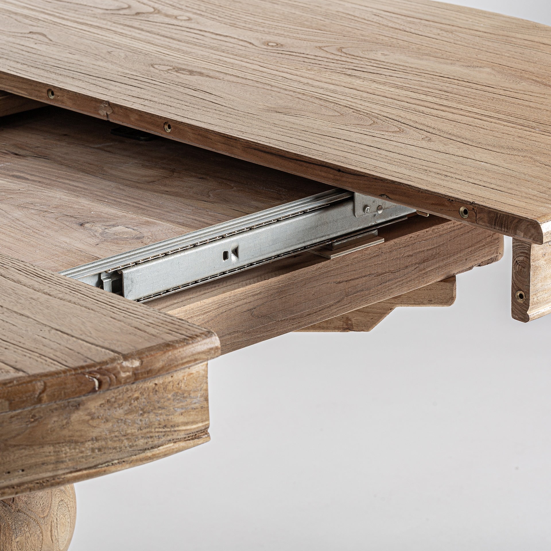 Ronde uitschuifbare tafel SONVIGO van gerecycled wilgenhout