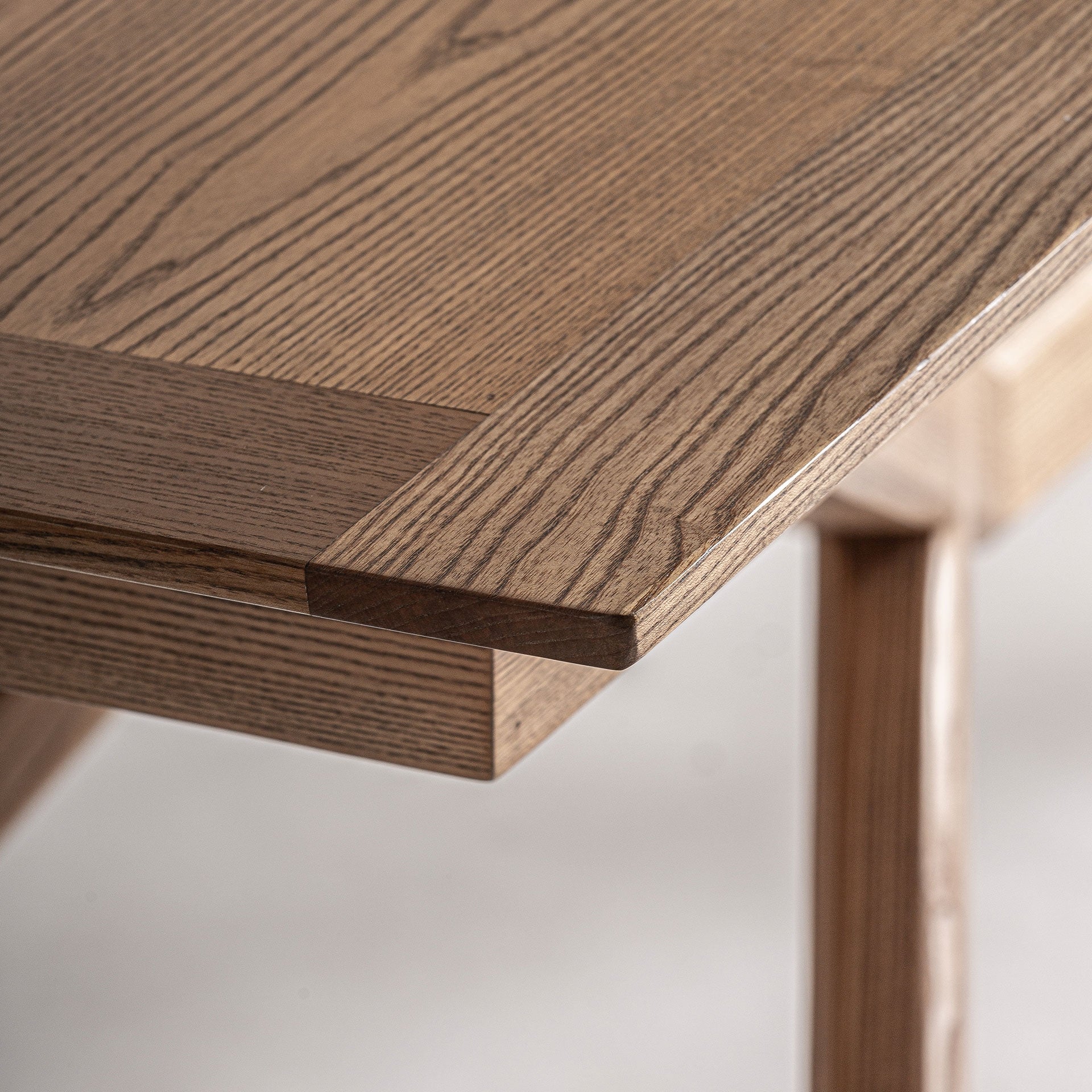 VREBOS Extendable Table in Ash Wood with Veneer