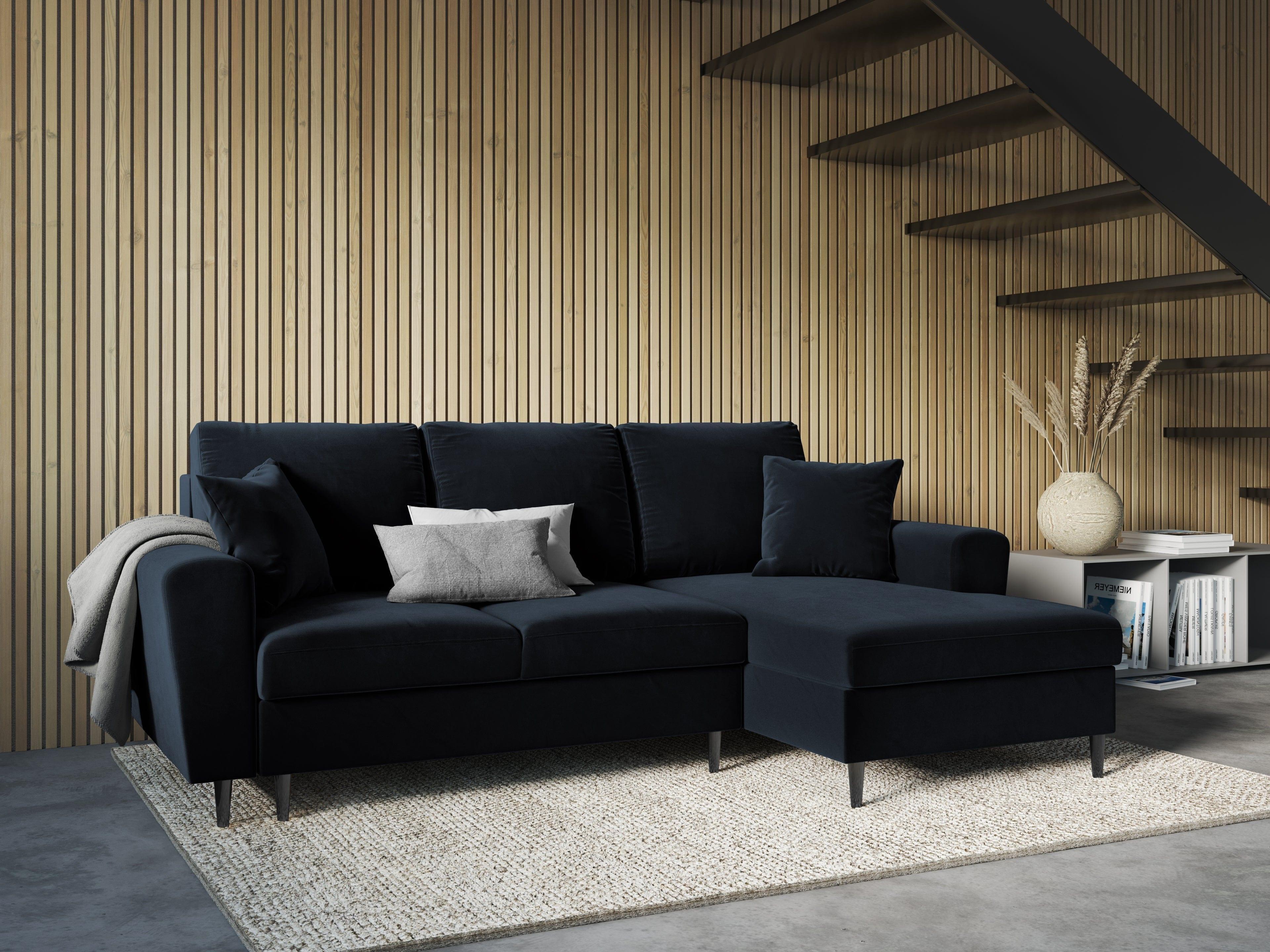 Narożnik prawostronny aksamitny z funkcją spania KYOTO ciemnoniebieski z czarną podstawą Cosmopolitan Design Eye on Design