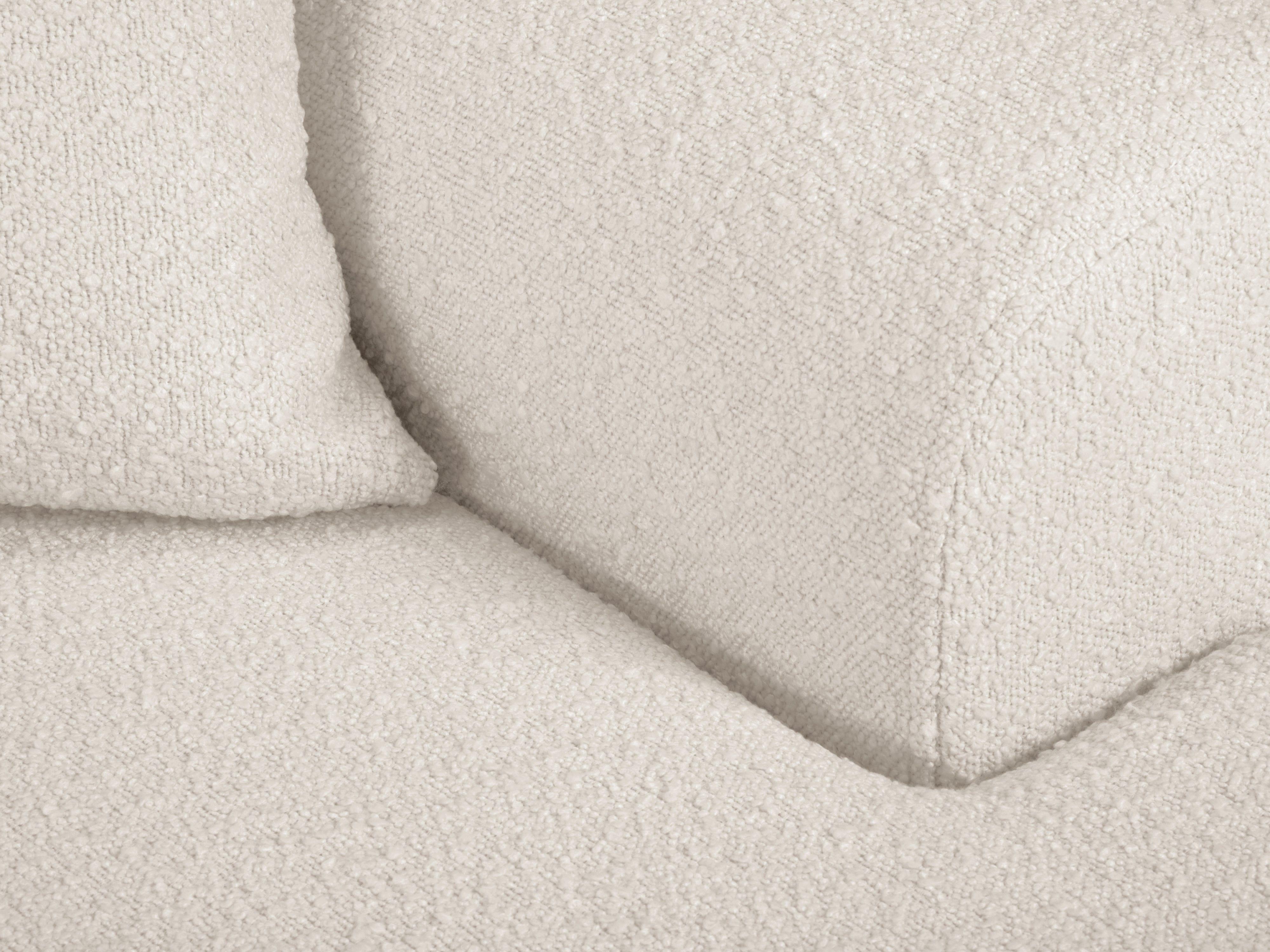 Narożnik prawostronny z funkcją spania KYOTO beżowy bouclé z drewnianą podstawą Cosmopolitan Design Eye on Design