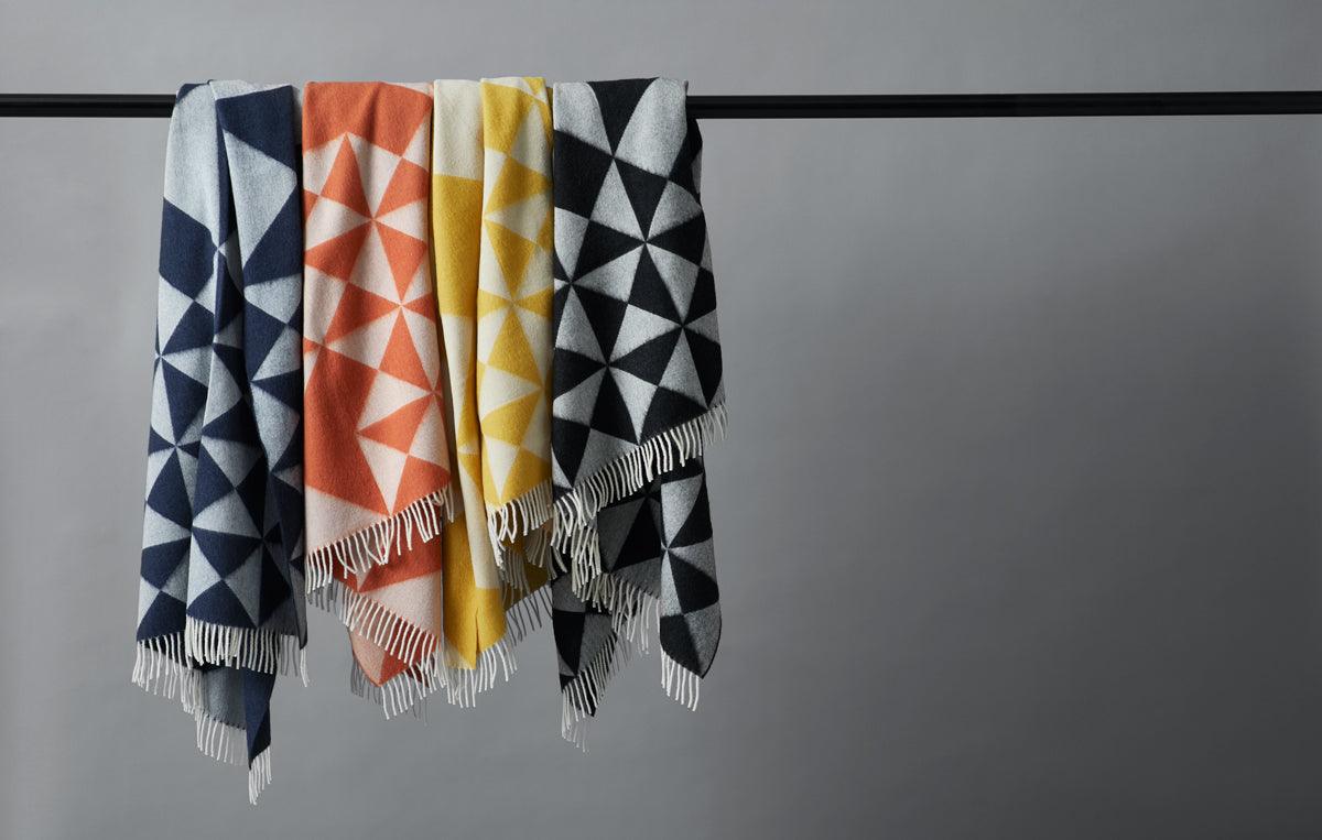 Narzuta MIRROR THROW czarny Verpan Eye on Design