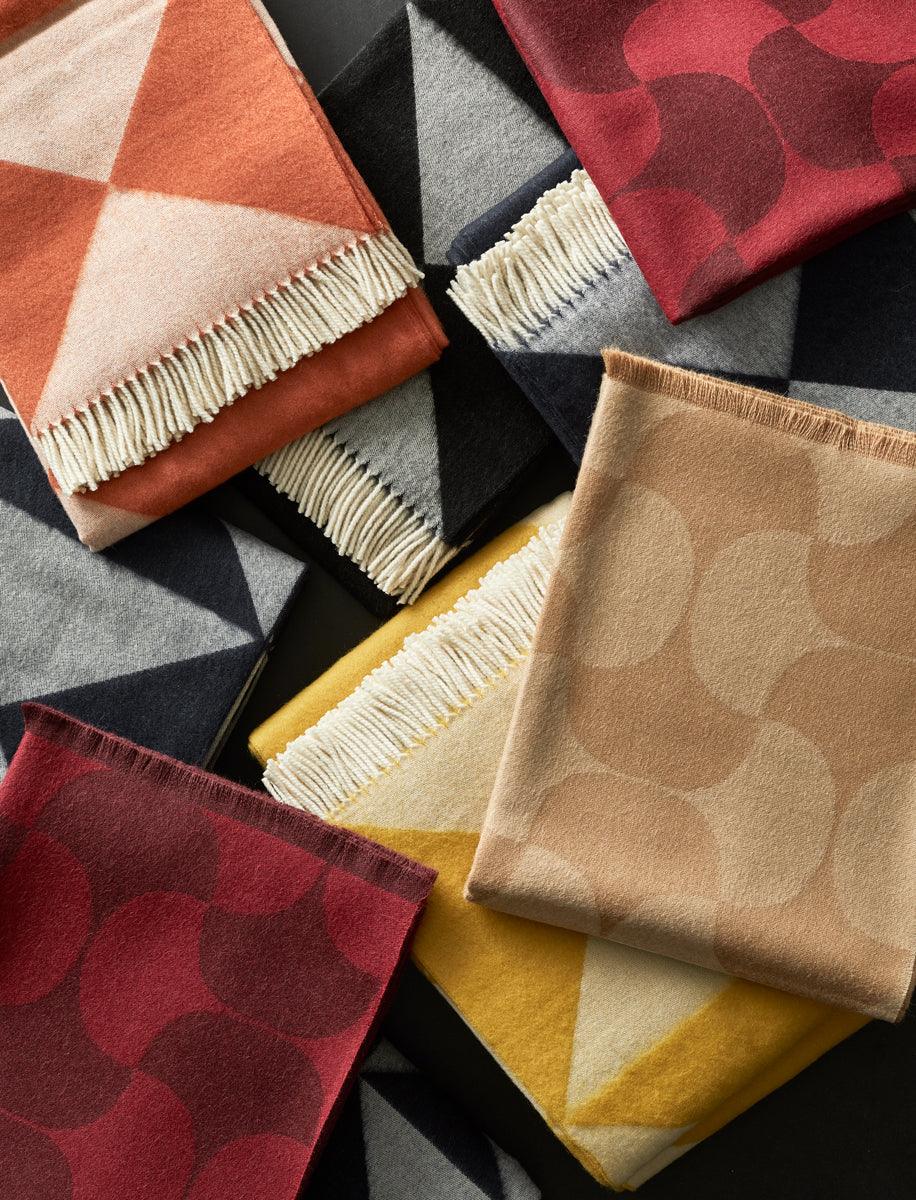 Narzuta MIRROR THROW czarny Verpan Eye on Design