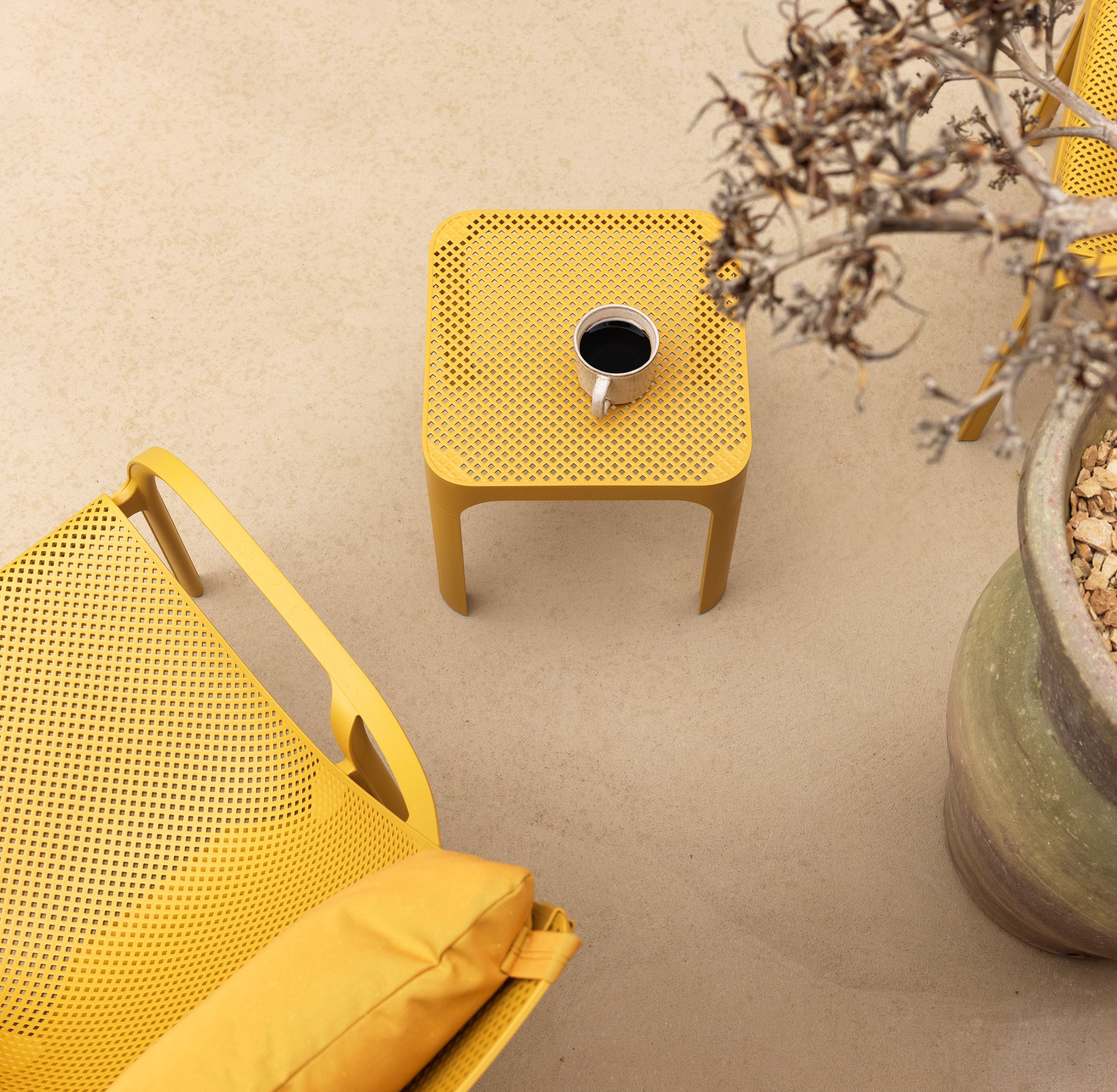 NET taupe outdoor coffee table