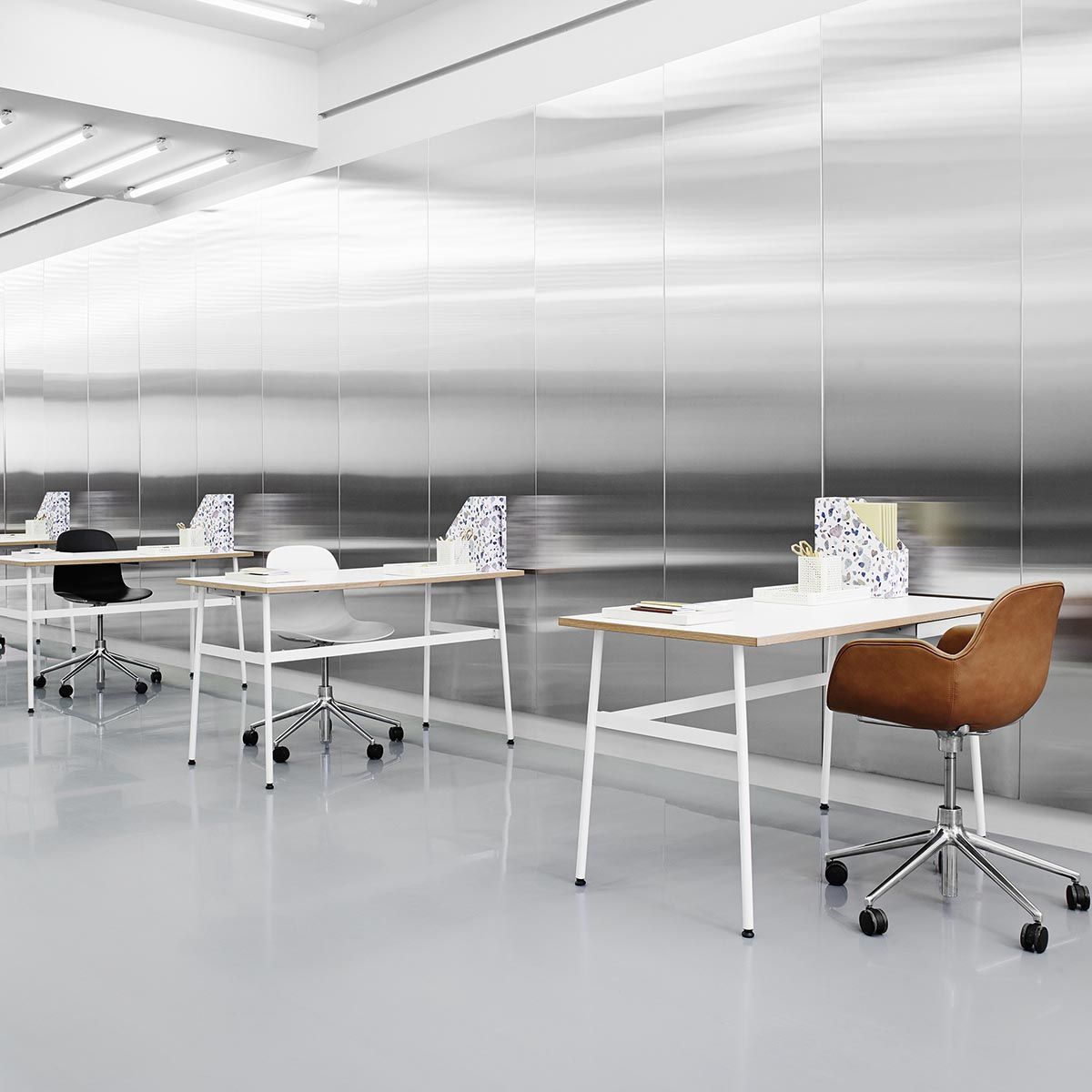 Bureau stoel met armleuningen FORM 4W blauw met aluminium basis