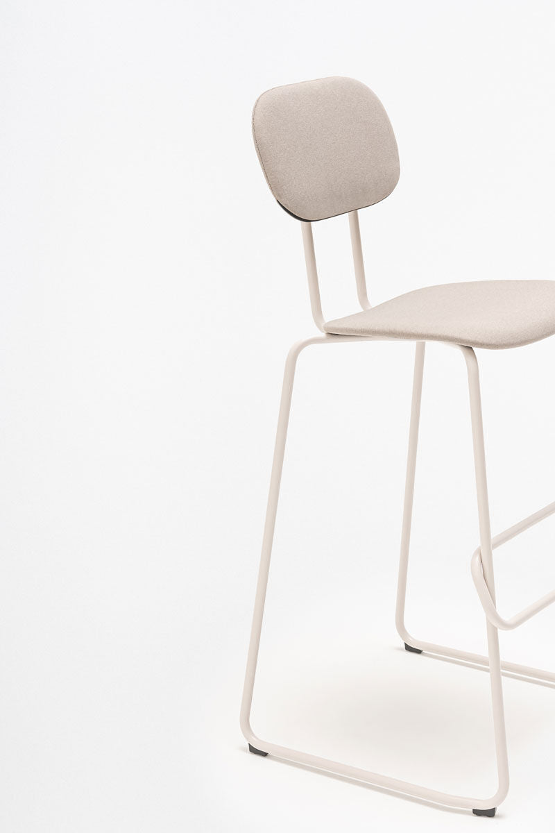 Hoker wysoki tapicerowany NEW SCHOOL metalowa podstawa do kuchni – .mdd