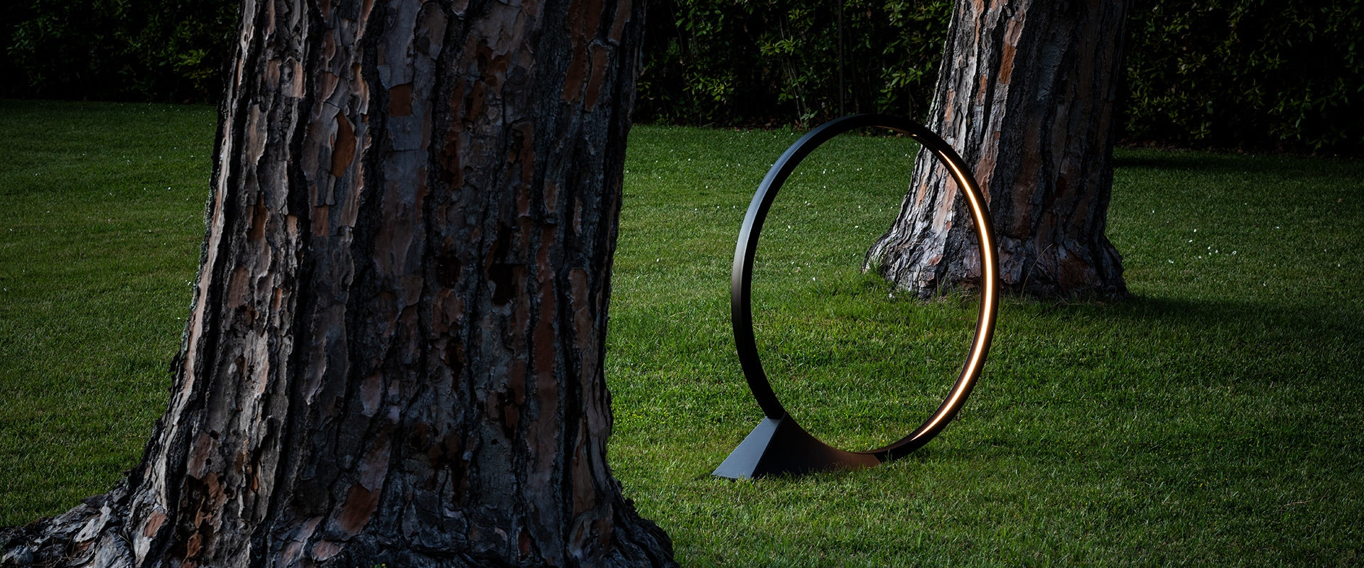 Outdoor floor lamp O black