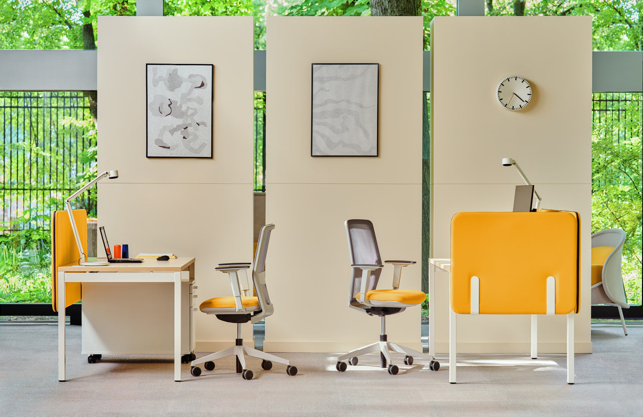 Armchair with an openwork EVO backrest adjustable base with wheels to the hard surface