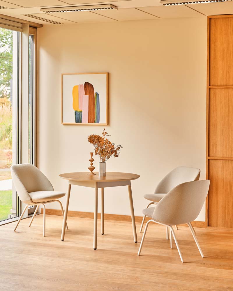 Fauteuil met lage rugleuning PARALEL vierpotige basis