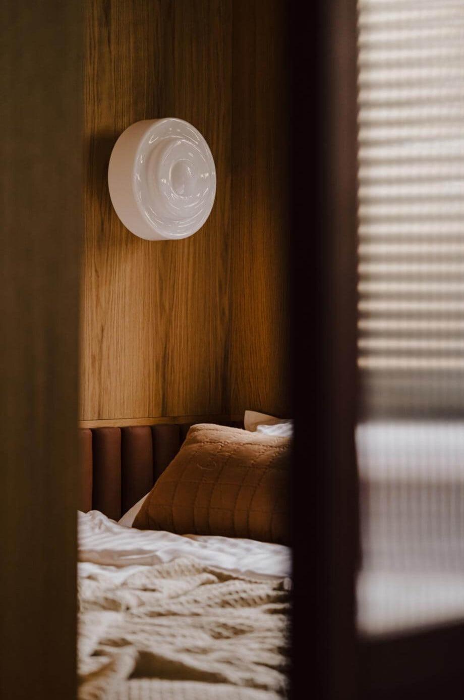 Plafon MÉMOIRE mosiężny Embassy Interiors Eye on Design