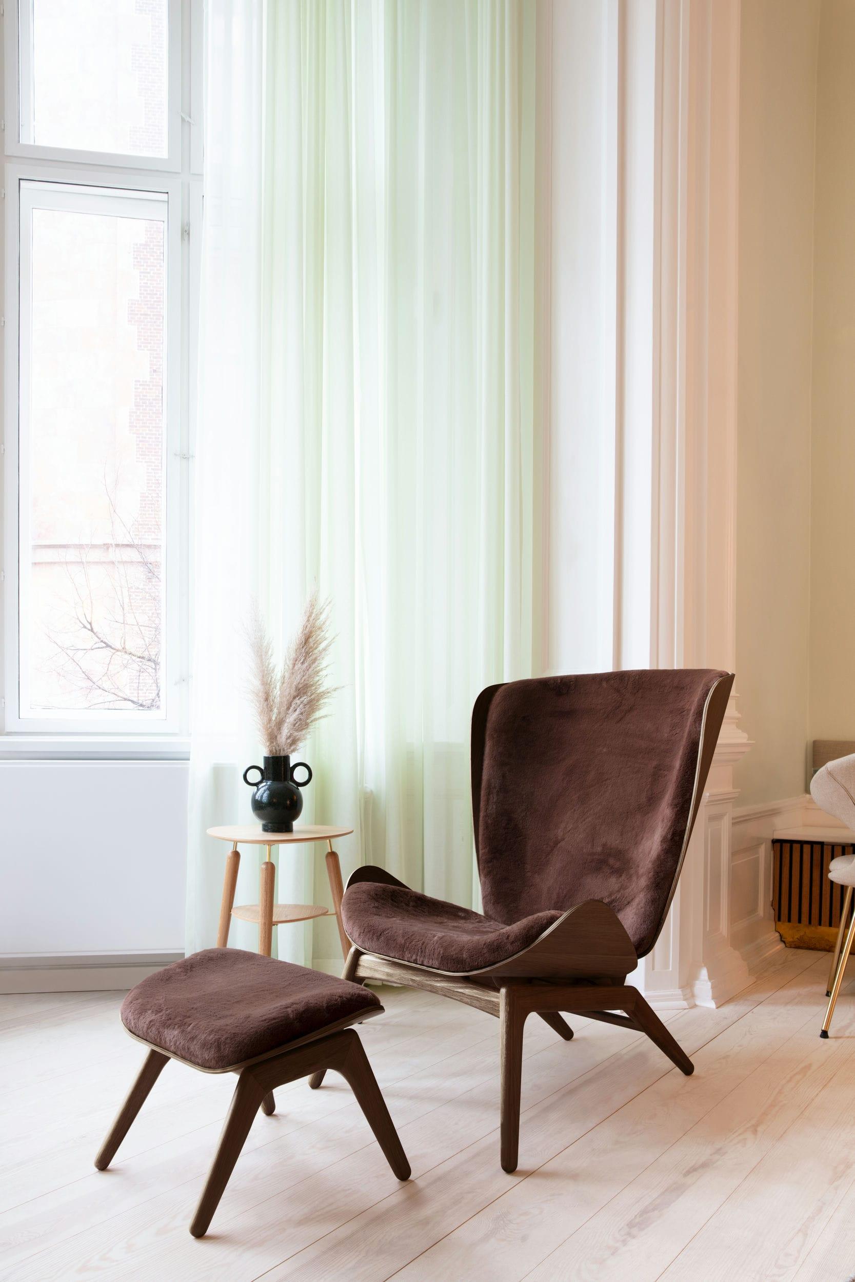 Podnóżek READER baby blue z ciemnodębową podstawą UMAGE Eye on Design