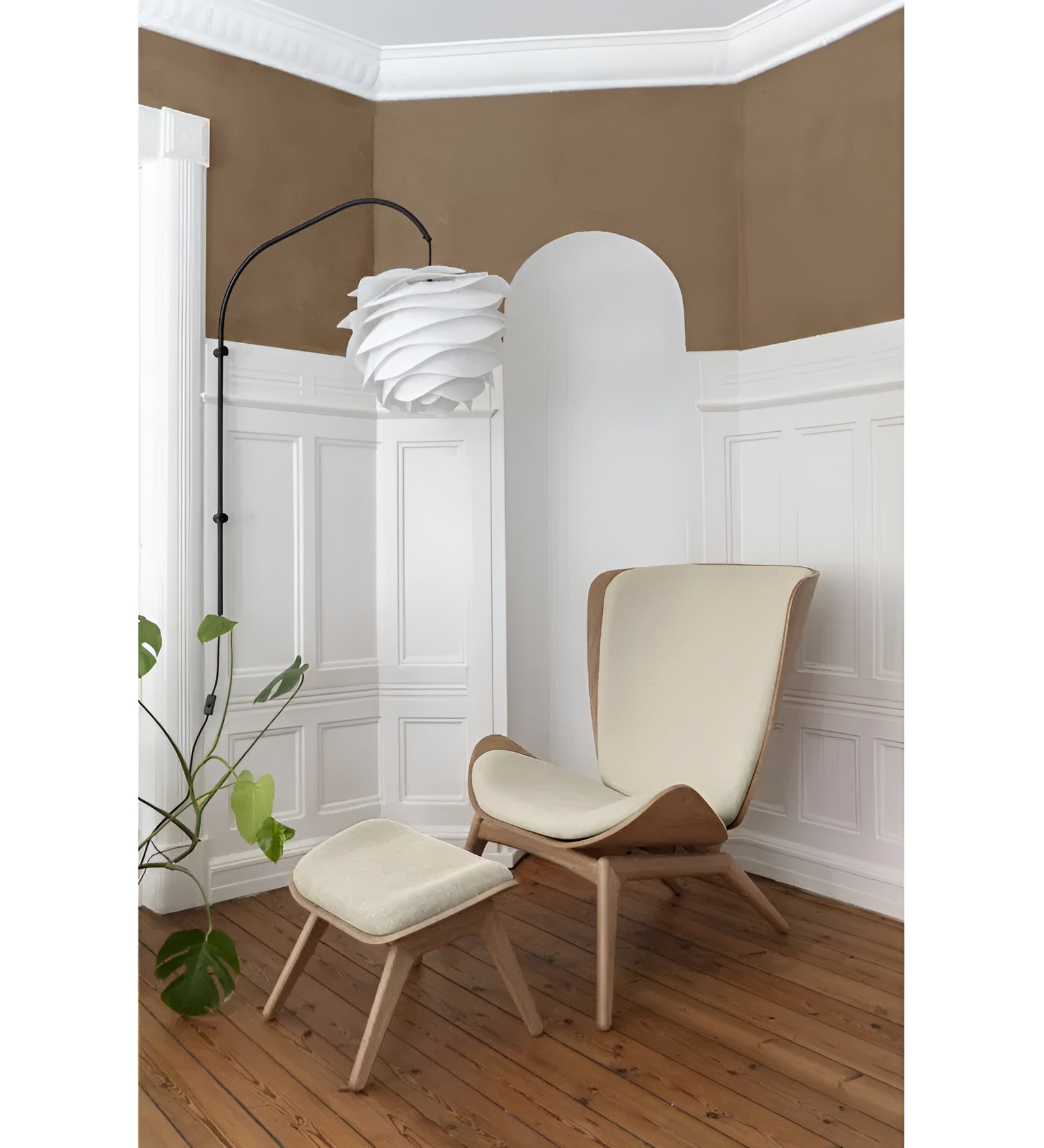 Poef READER zandkleurig met zwarte basis