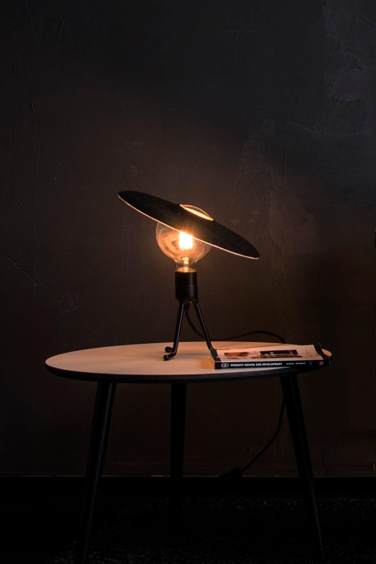 Podstawa lampy stołowej TRIPOD BASE czarny UMAGE Eye on Design