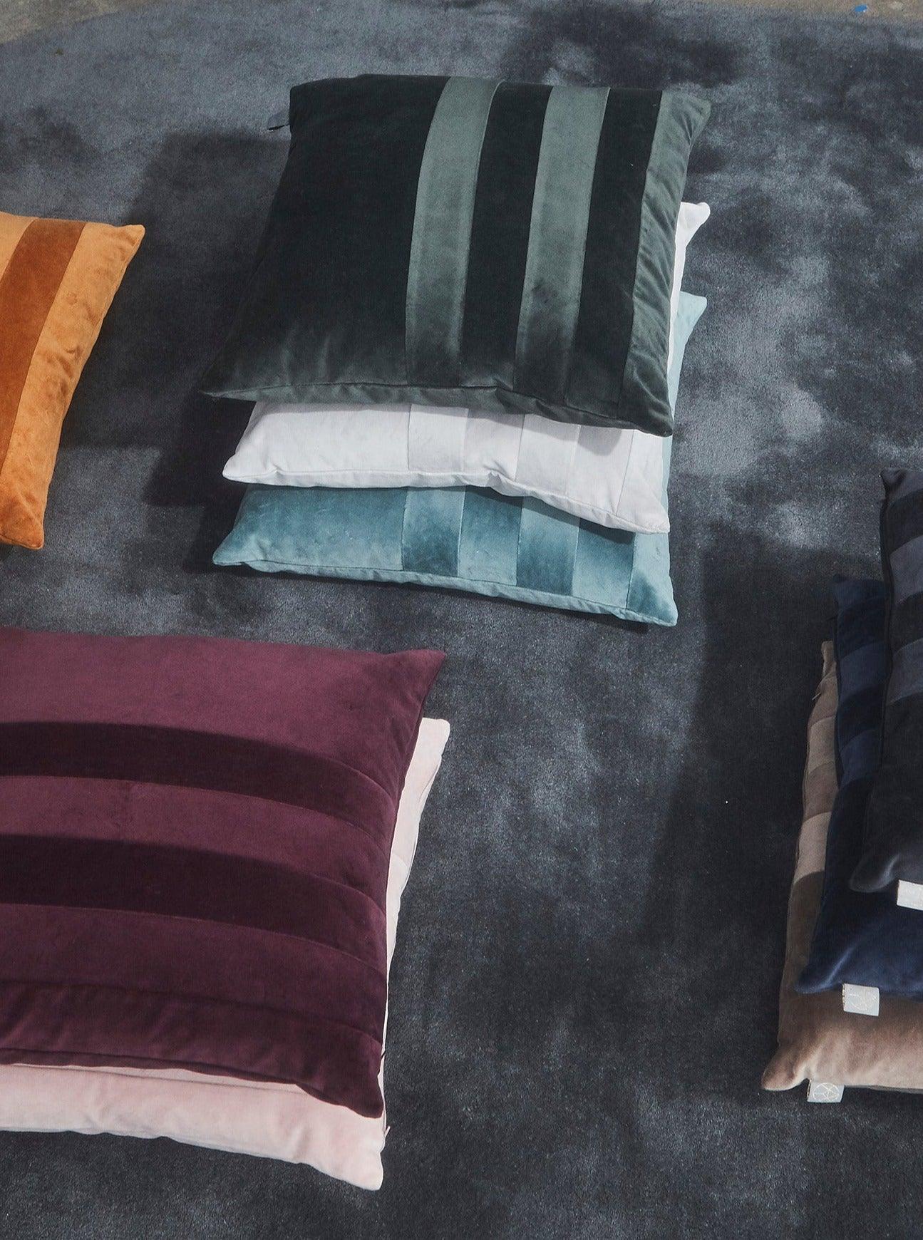 Poduszka aksamitna SANATI jasnozielony AYTM Eye on Design