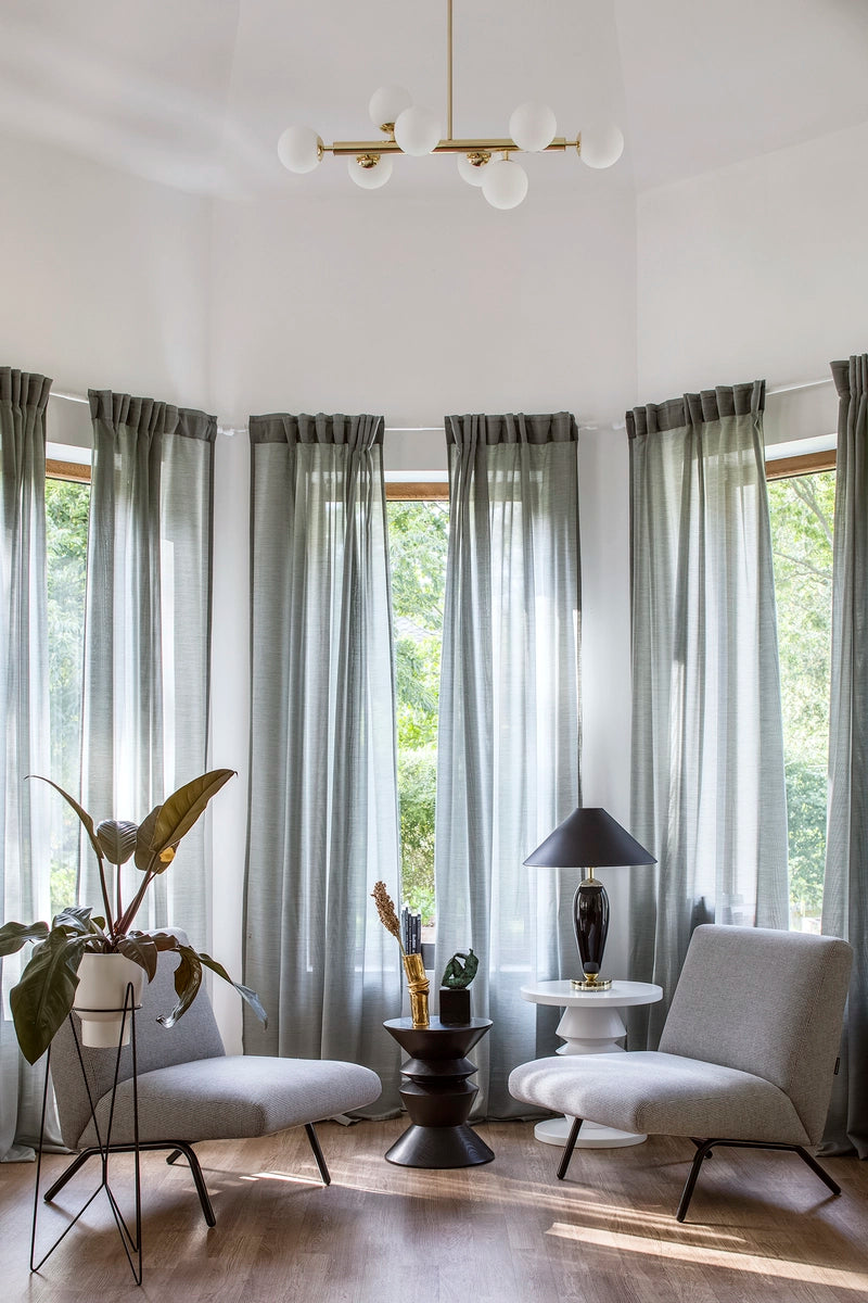 REA table lamp black with black base and gold finish