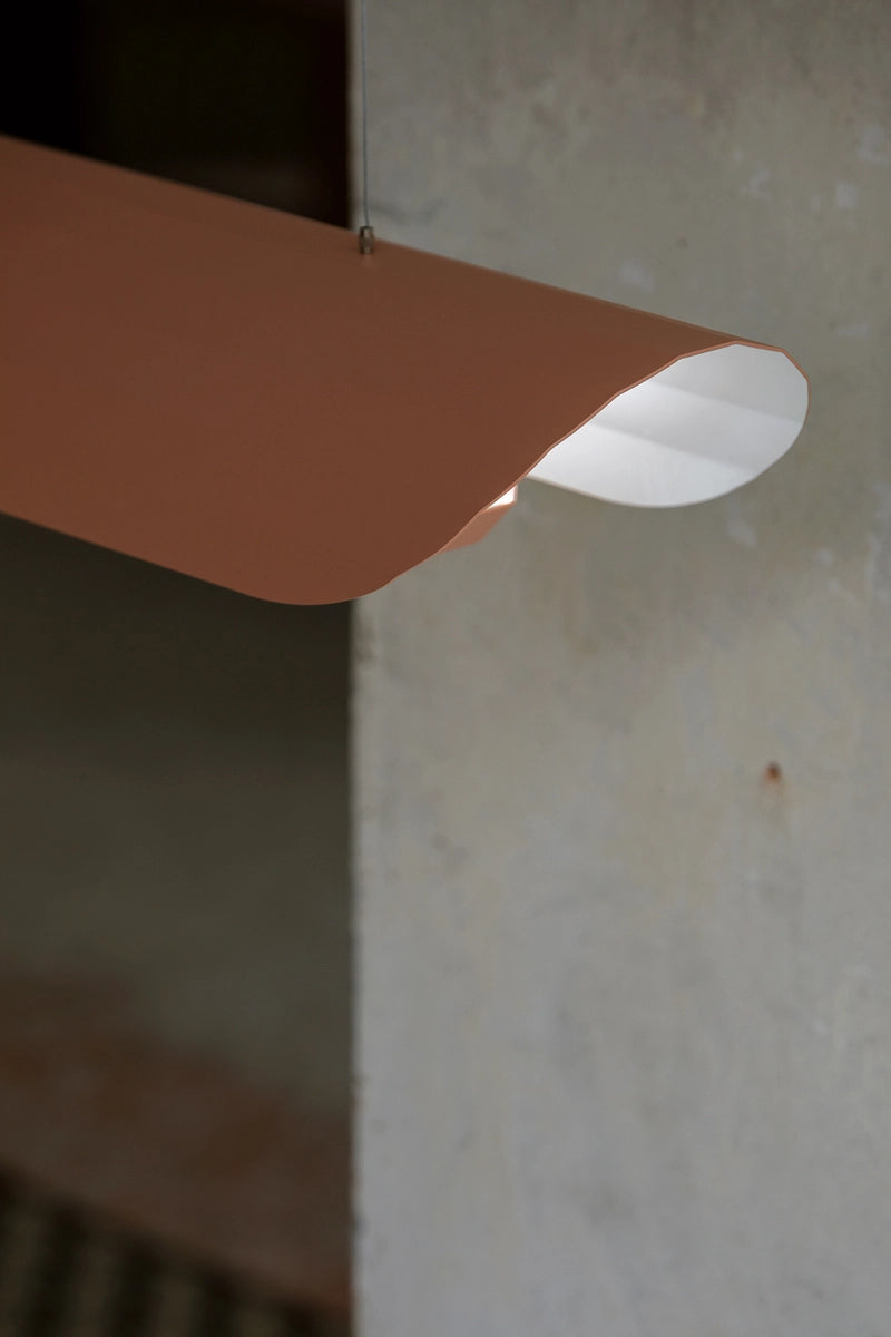 Lijnvormige hanglamp APOLIN gebroken roos